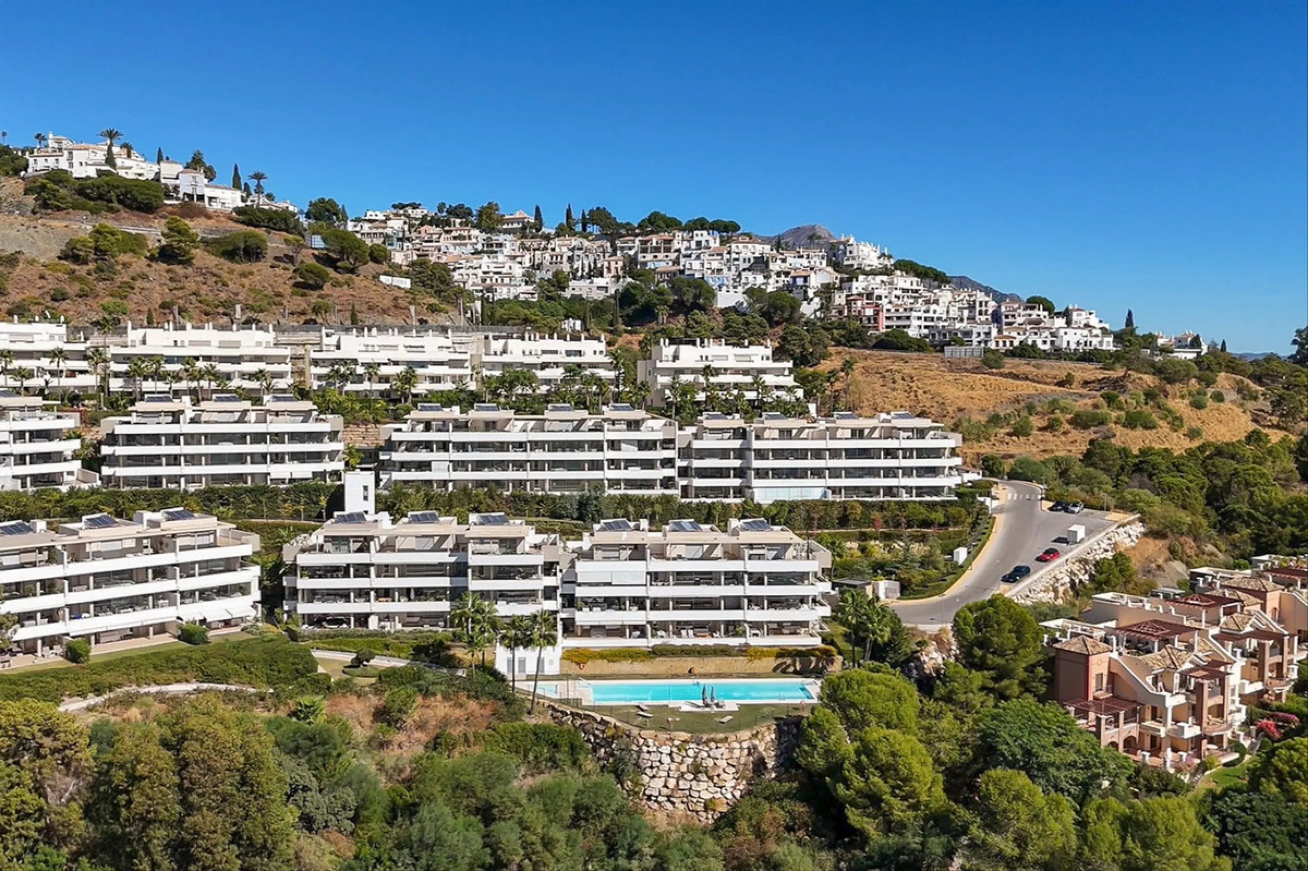 Apartment - Middle Floor Apartment в продаже в Benahavís, Málaga. В доме 3 спален и 2 ванных комнат. Площадь дома 159 м²