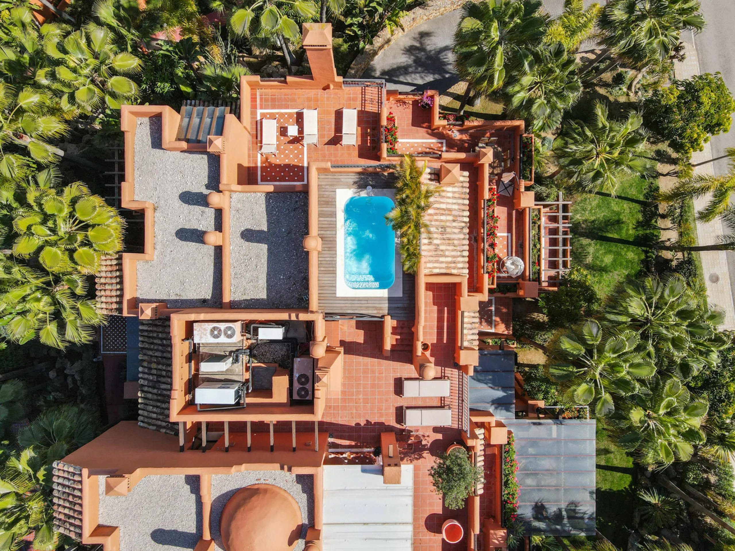 Apartment - Penthouse в продаже в Marbella, Málaga. В доме 3 спален и 3 ванных комнат. Площадь дома 385 м²