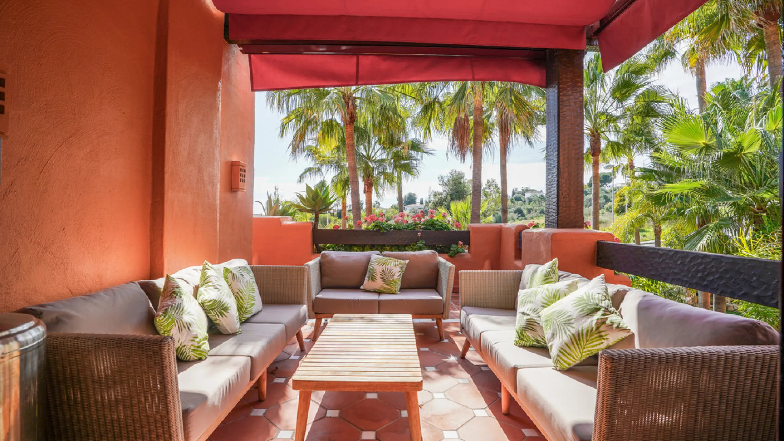 Apartment - Penthouse в продаже в Marbella, Málaga. В доме 3 спален и 3 ванных комнат. Площадь дома 385 м²