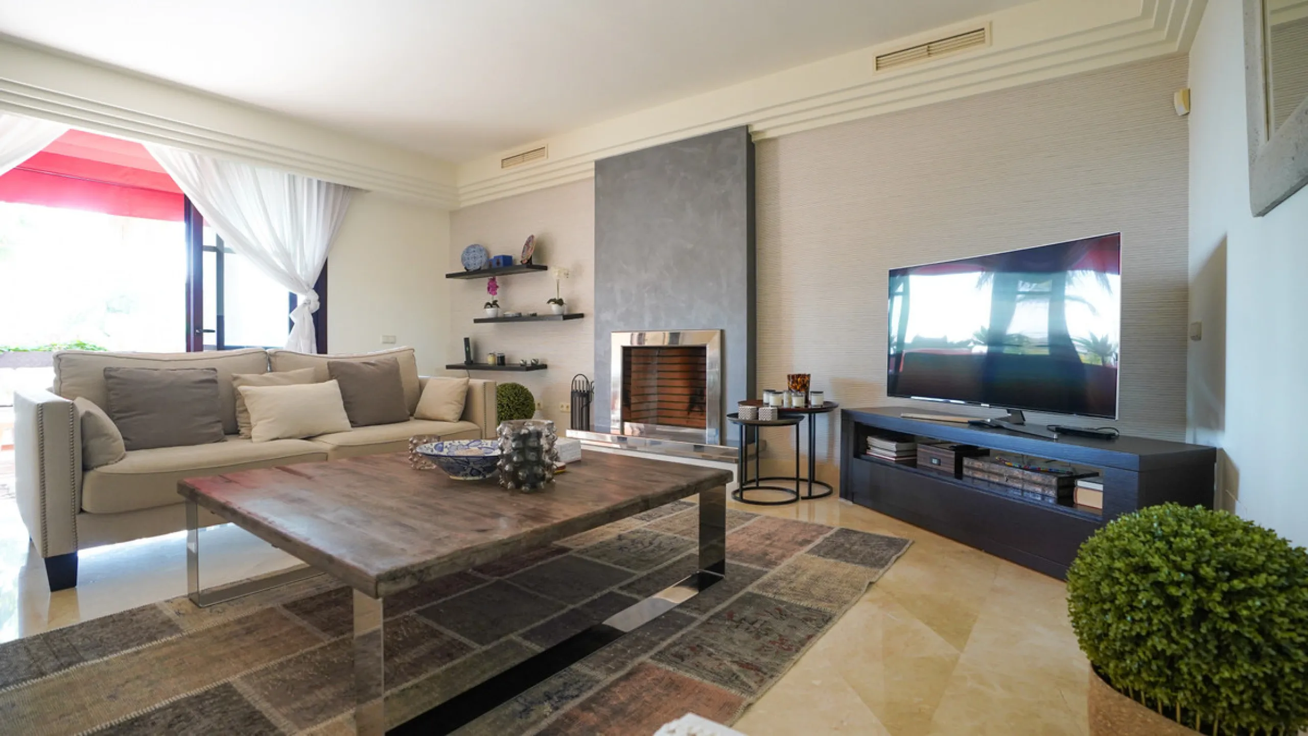 Apartment - Penthouse в продаже в Marbella, Málaga. В доме 3 спален и 3 ванных комнат. Площадь дома 385 м²