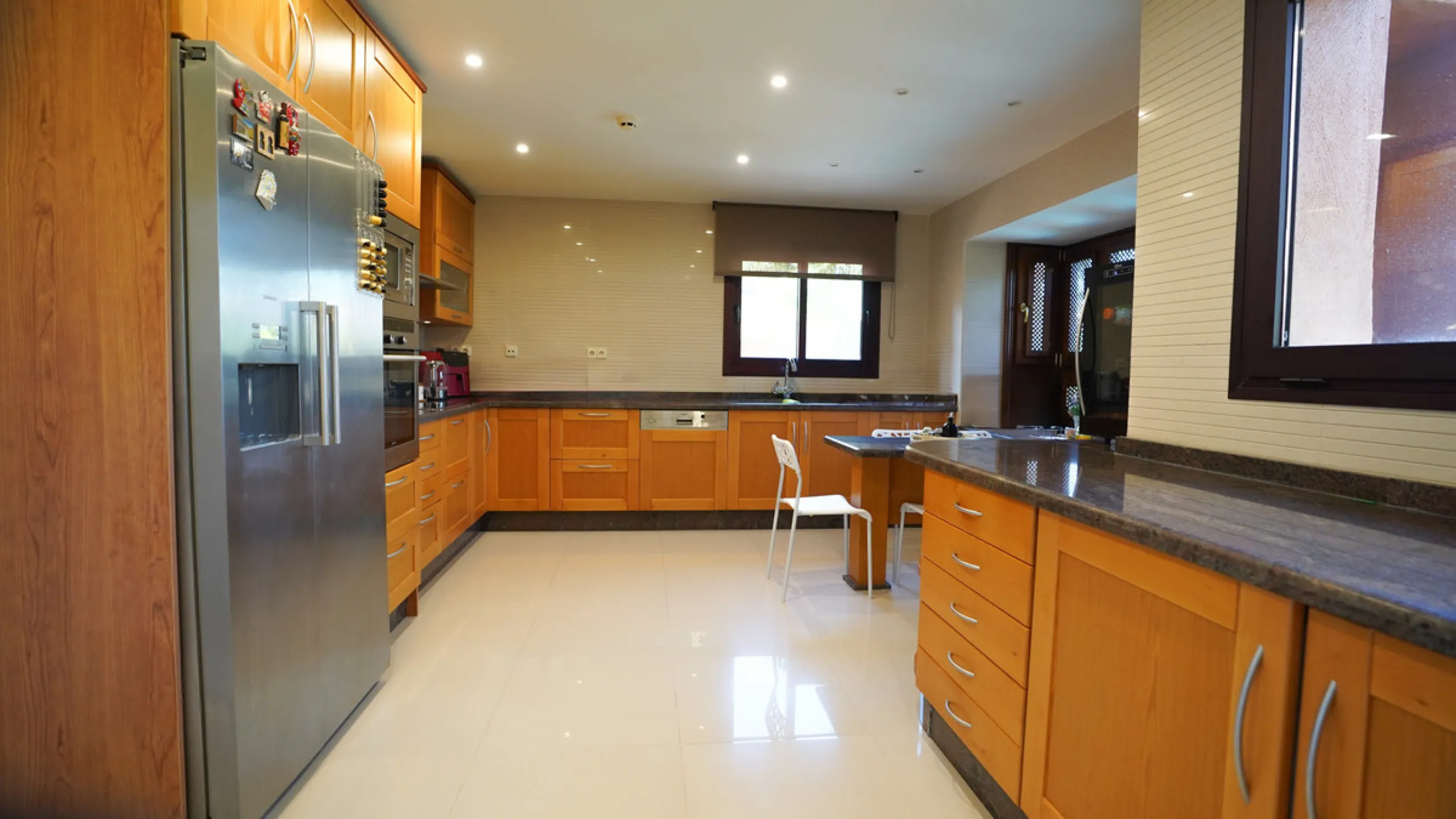 Apartment - Penthouse в продаже в Marbella, Málaga. В доме 3 спален и 3 ванных комнат. Площадь дома 385 м²