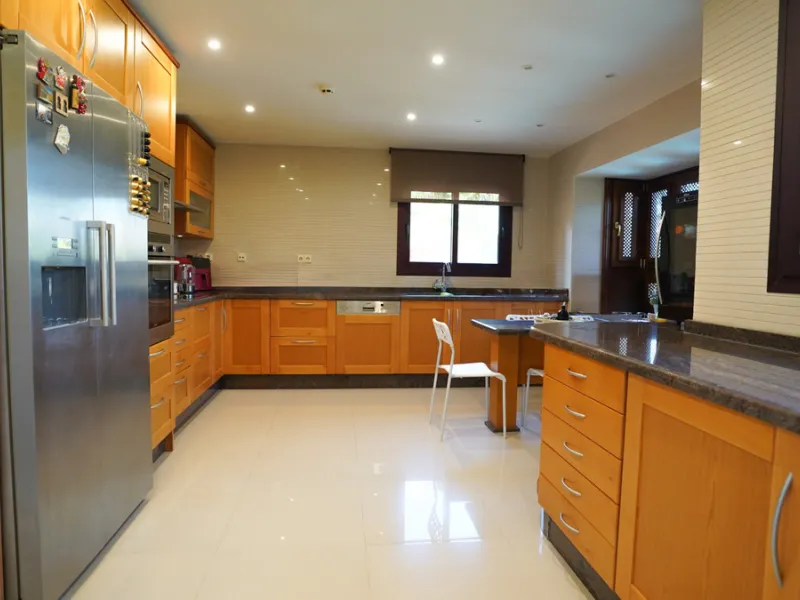 Apartment - Penthouse в продаже в Marbella, Málaga. В доме 3 спален и 3 ванных комнат. Площадь дома 385 м²