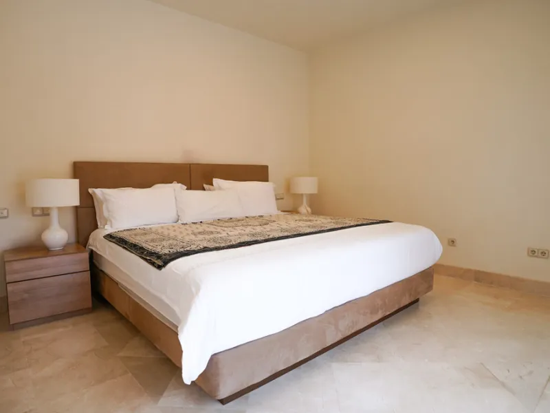 Apartment - Penthouse в продаже в Marbella, Málaga. В доме 3 спален и 3 ванных комнат. Площадь дома 385 м²