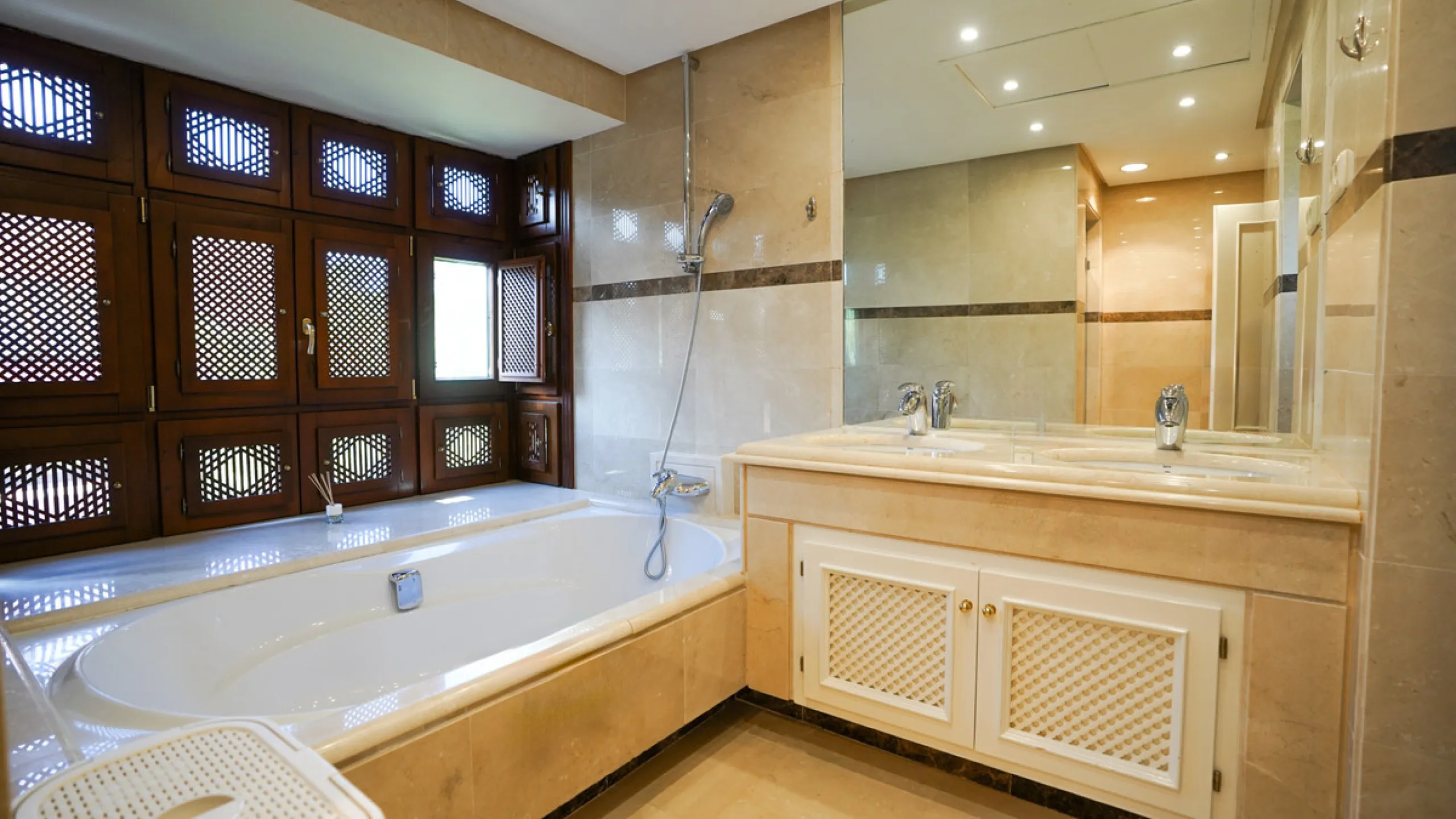 Apartment - Penthouse в продаже в Marbella, Málaga. В доме 3 спален и 3 ванных комнат. Площадь дома 385 м²