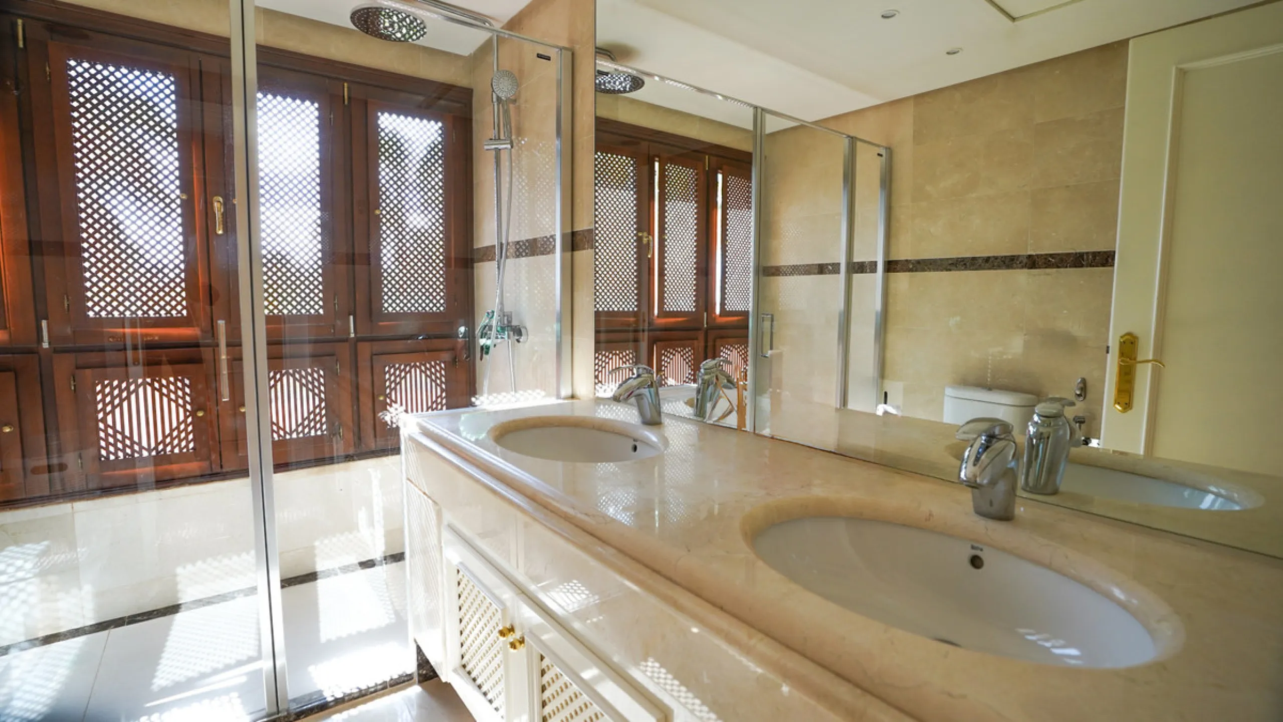 Apartment - Penthouse в продаже в Marbella, Málaga. В доме 3 спален и 3 ванных комнат. Площадь дома 385 м²