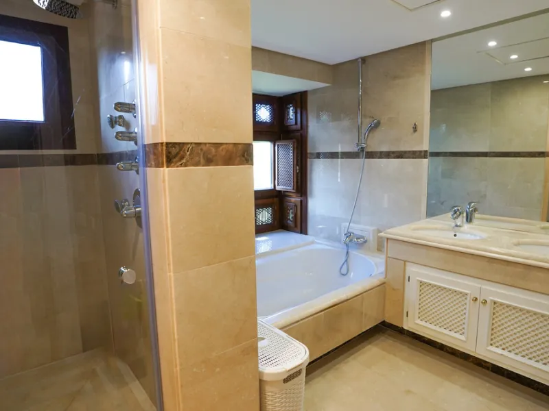 Apartment - Penthouse в продаже в Marbella, Málaga. В доме 3 спален и 3 ванных комнат. Площадь дома 385 м²