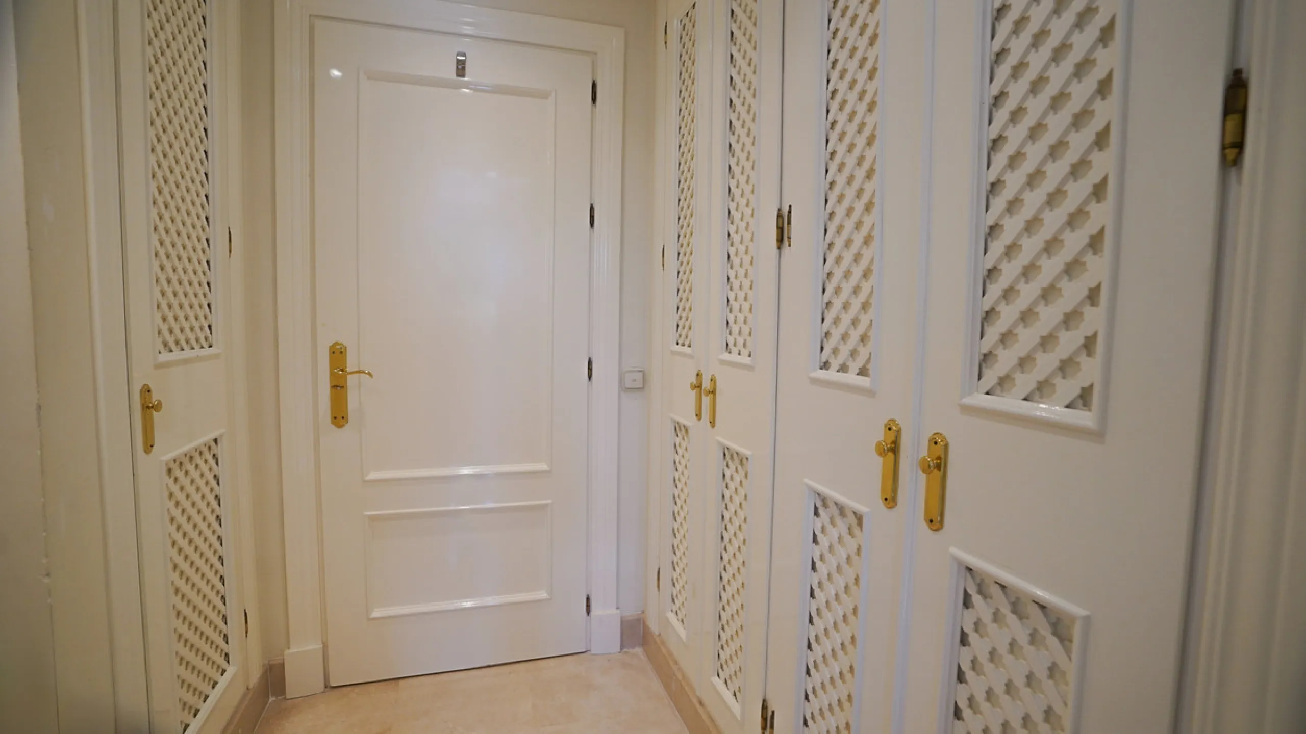 Apartment - Penthouse в продаже в Marbella, Málaga. В доме 3 спален и 3 ванных комнат. Площадь дома 385 м²