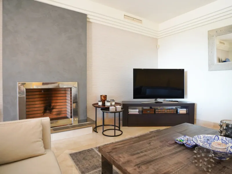 Apartment - Penthouse в продаже в Marbella, Málaga. В доме 3 спален и 3 ванных комнат. Площадь дома 385 м²