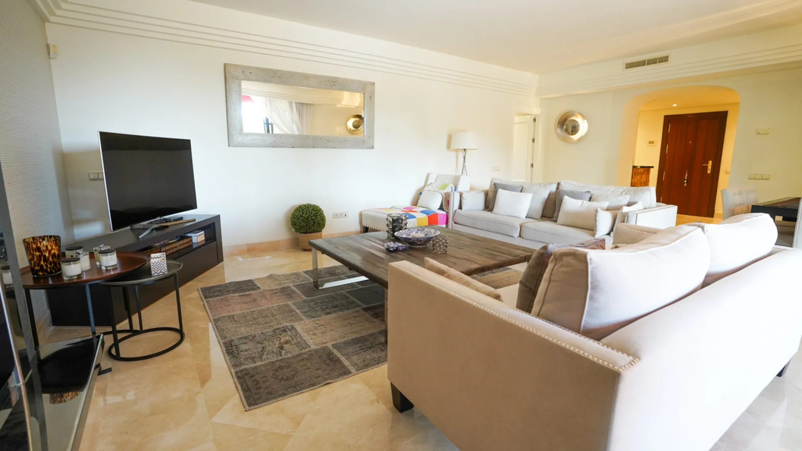 Apartment - Penthouse в продаже в Marbella, Málaga. В доме 3 спален и 3 ванных комнат. Площадь дома 385 м²