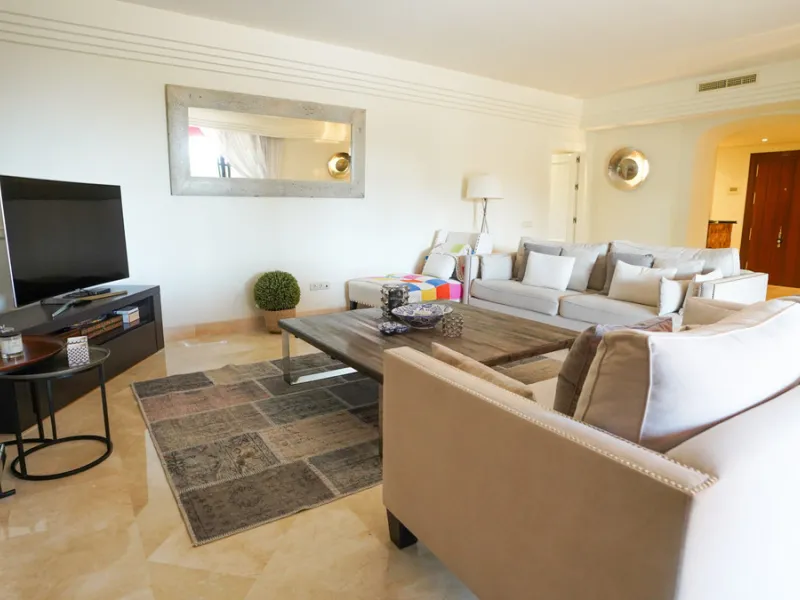 Apartment - Penthouse в продаже в Marbella, Málaga. В доме 3 спален и 3 ванных комнат. Площадь дома 385 м²