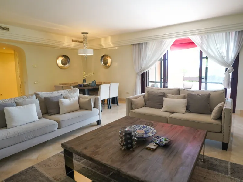 Apartment - Penthouse в продаже в Marbella, Málaga. В доме 3 спален и 3 ванных комнат. Площадь дома 385 м²