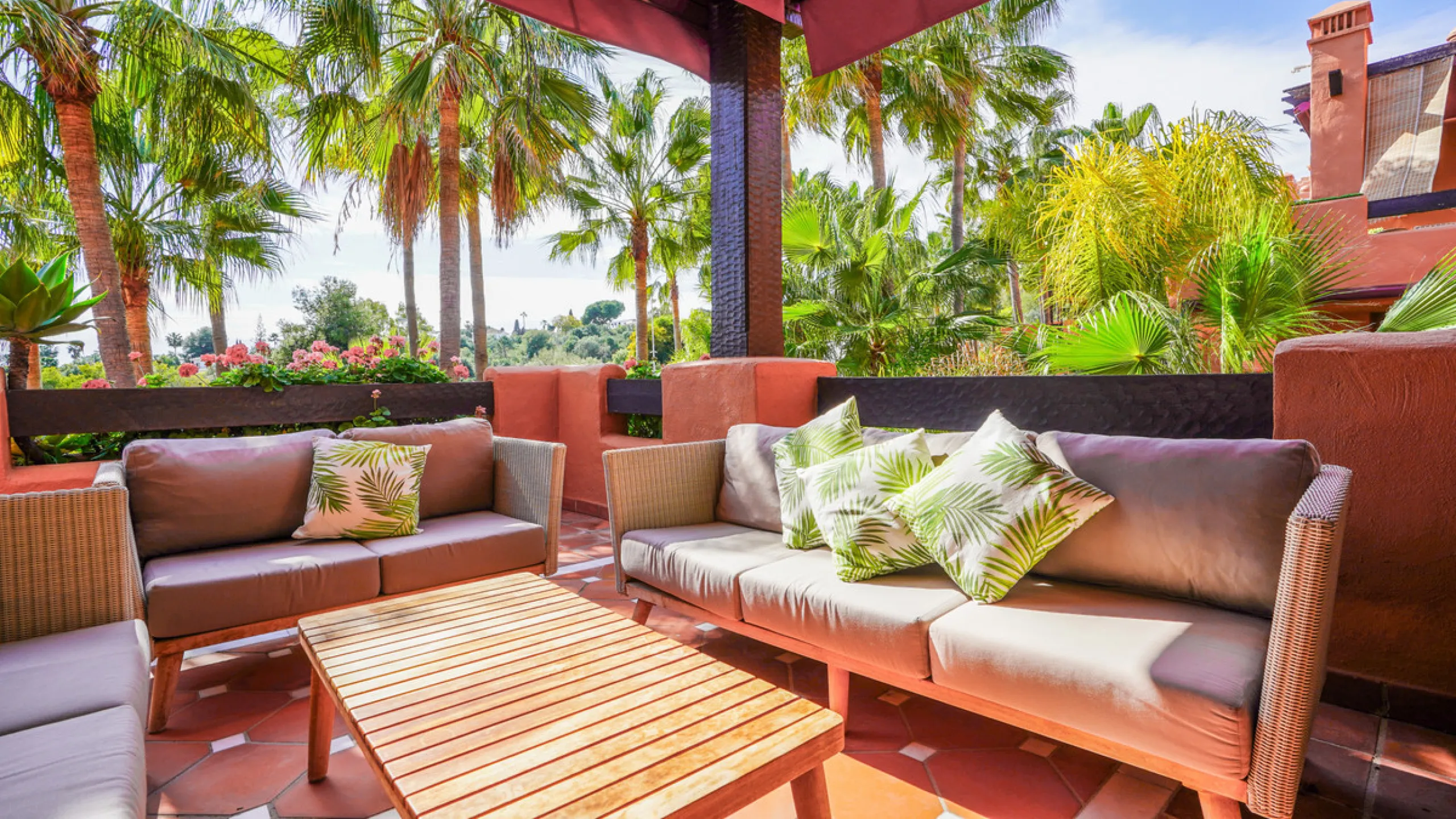 Apartment - Penthouse в продаже в Marbella, Málaga. В доме 3 спален и 3 ванных комнат. Площадь дома 385 м²