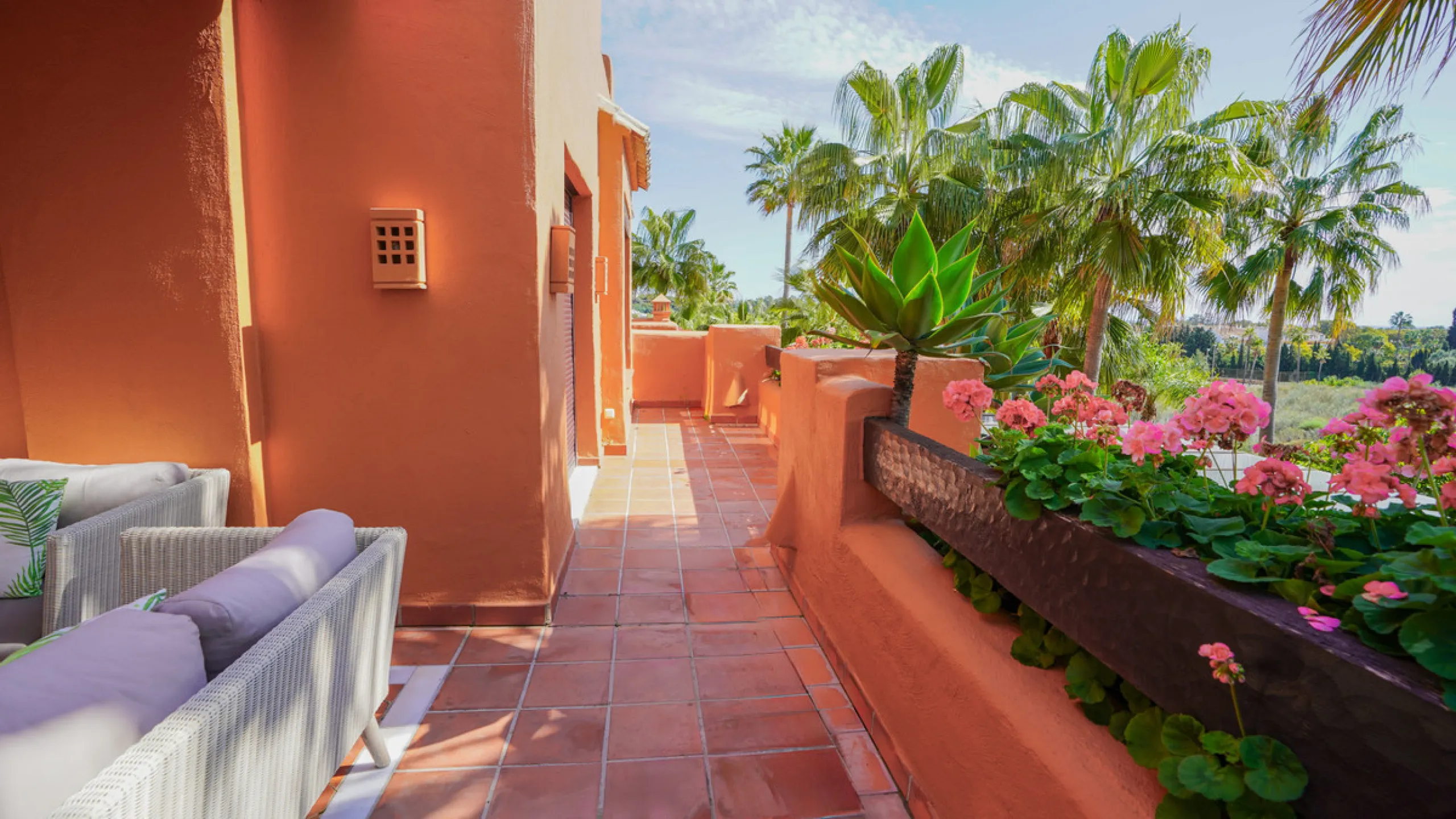 Apartment - Penthouse в продаже в Marbella, Málaga. В доме 3 спален и 3 ванных комнат. Площадь дома 385 м²