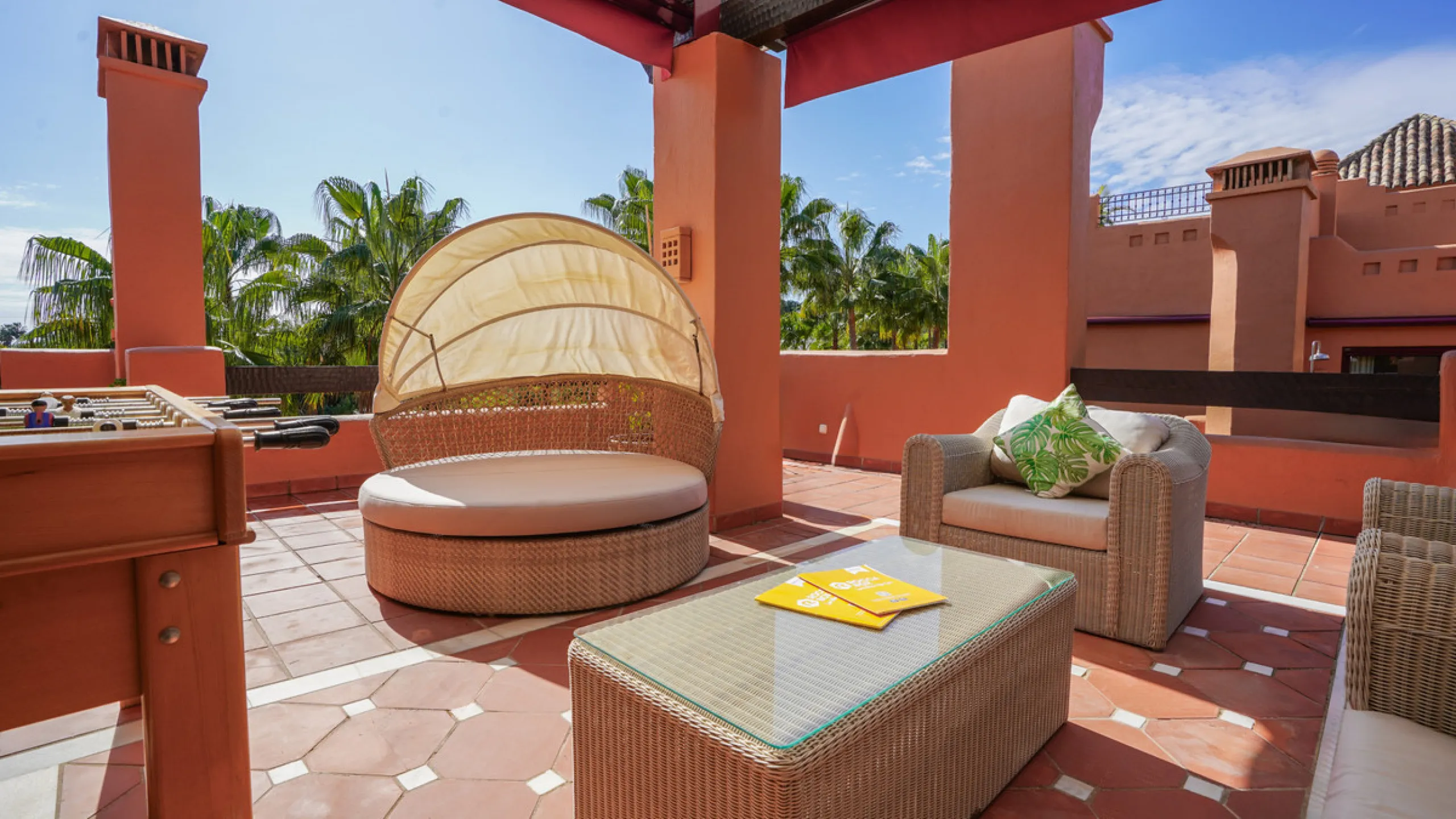 Apartment - Penthouse в продаже в Marbella, Málaga. В доме 3 спален и 3 ванных комнат. Площадь дома 385 м²