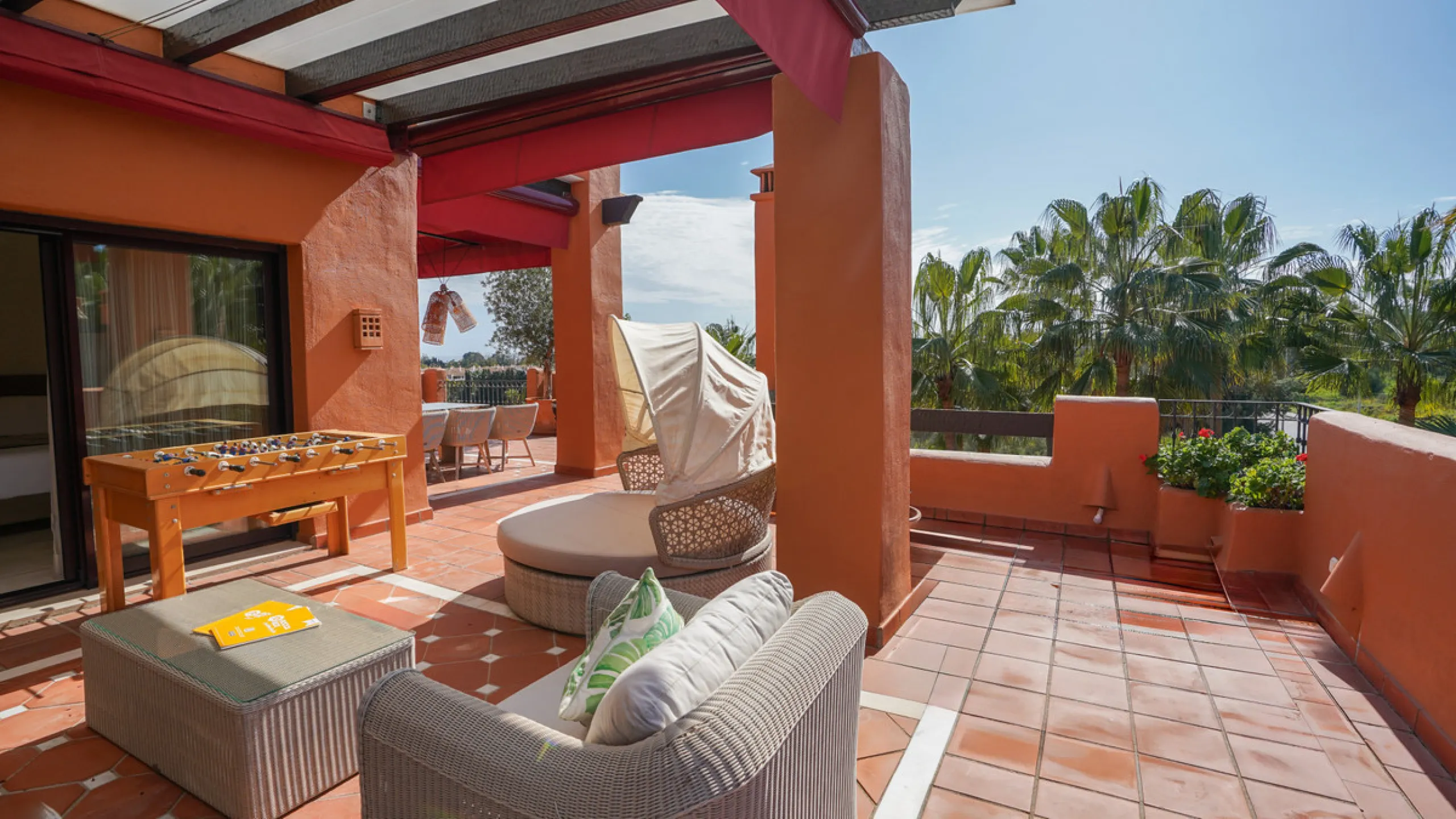 Apartment - Penthouse в продаже в Marbella, Málaga. В доме 3 спален и 3 ванных комнат. Площадь дома 385 м²