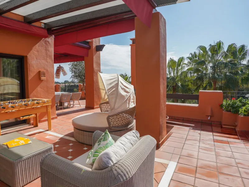 Apartment - Penthouse в продаже в Marbella, Málaga. В доме 3 спален и 3 ванных комнат. Площадь дома 385 м²