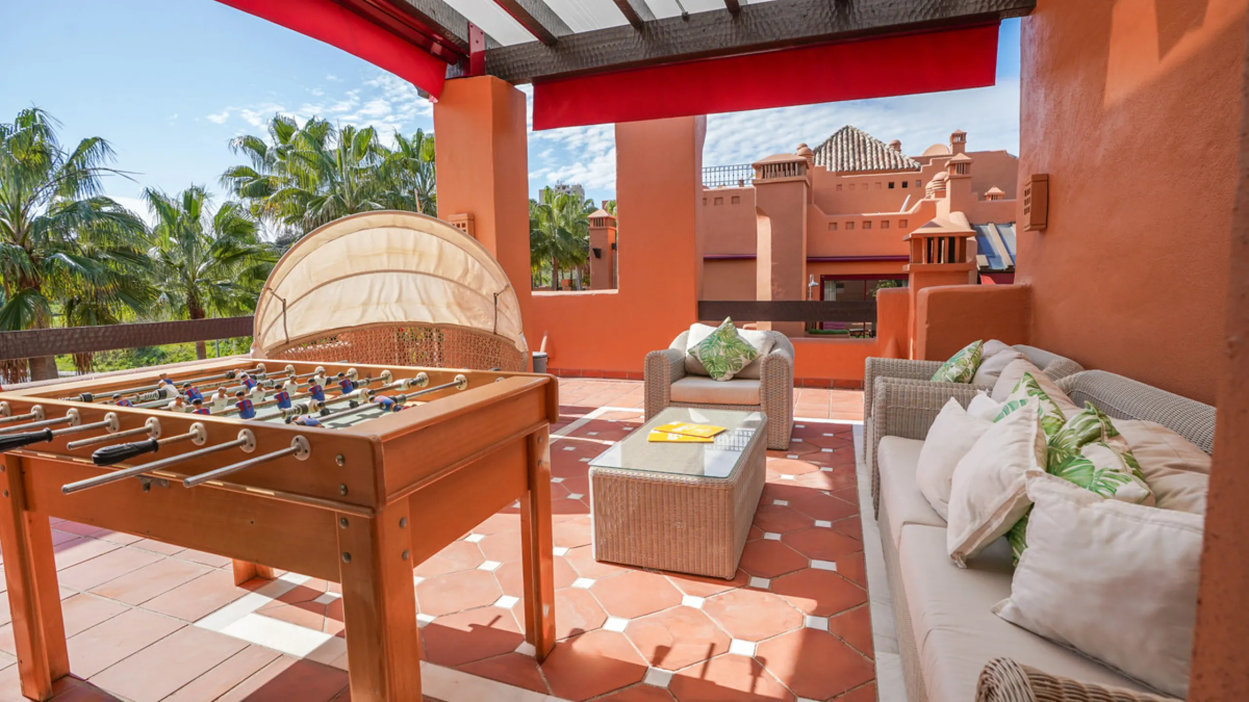 Apartment - Penthouse в продаже в Marbella, Málaga. В доме 3 спален и 3 ванных комнат. Площадь дома 385 м²