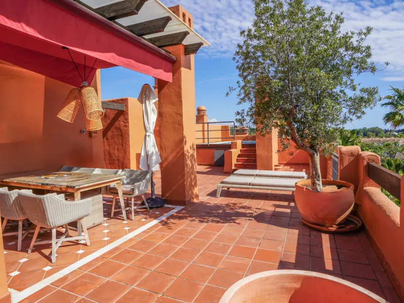 Apartment - Penthouse в продаже в Marbella, Málaga. В доме 3 спален и 3 ванных комнат. Площадь дома 385 м²