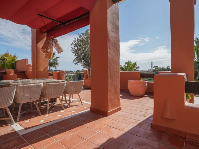 Apartment - Penthouse в продаже в Marbella, Málaga. В доме 3 спален и 3 ванных комнат. Площадь дома 385 м²