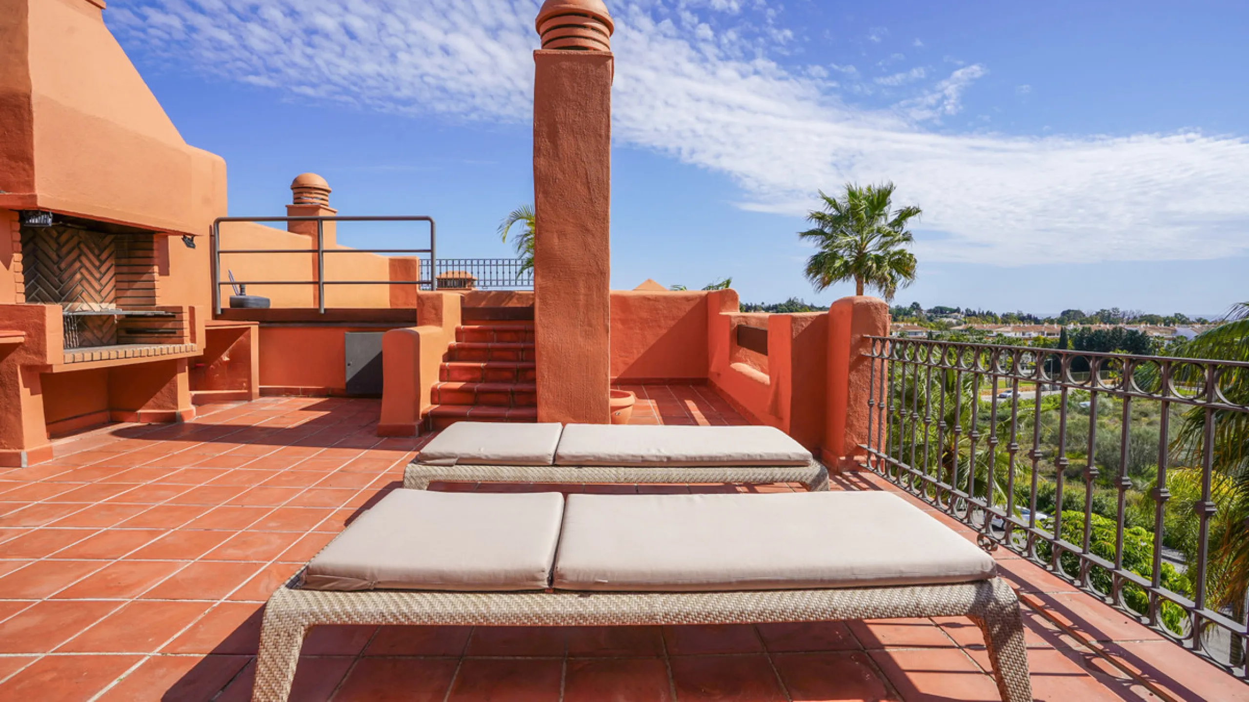 Apartment - Penthouse в продаже в Marbella, Málaga. В доме 3 спален и 3 ванных комнат. Площадь дома 385 м²