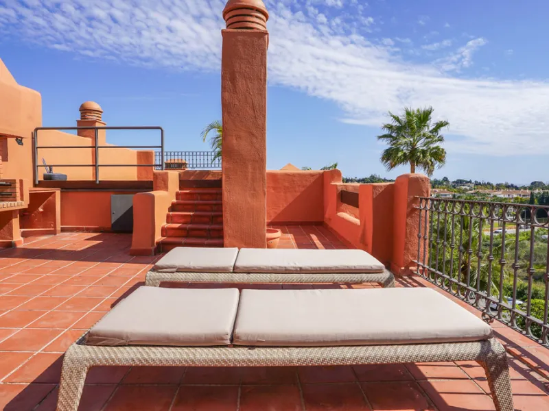 Apartment - Penthouse в продаже в Marbella, Málaga. В доме 3 спален и 3 ванных комнат. Площадь дома 385 м²