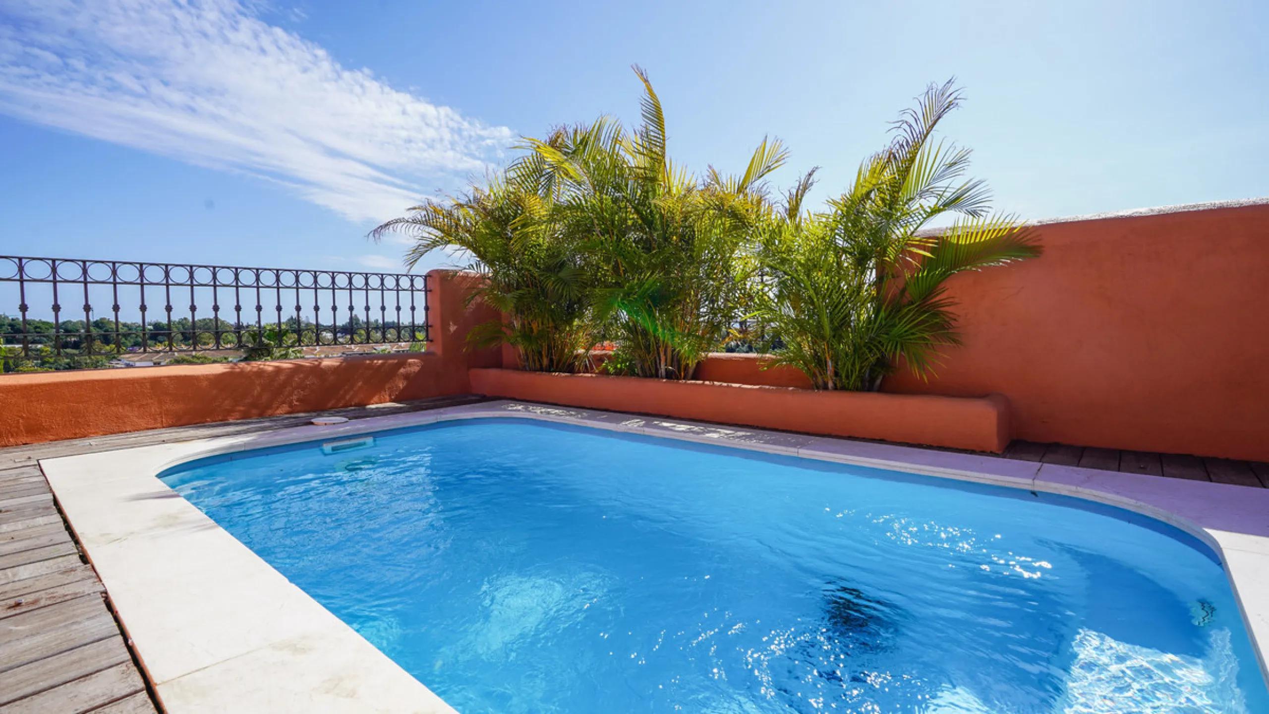 Apartment - Penthouse в продаже в Marbella, Málaga. В доме 3 спален и 3 ванных комнат. Площадь дома 385 м²