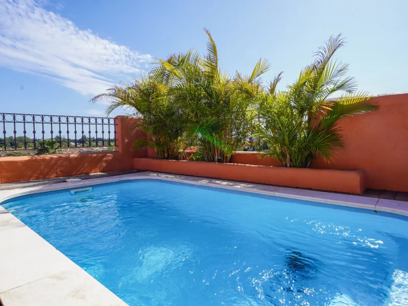 Apartment - Penthouse в продаже в Marbella, Málaga. В доме 3 спален и 3 ванных комнат. Площадь дома 385 м²