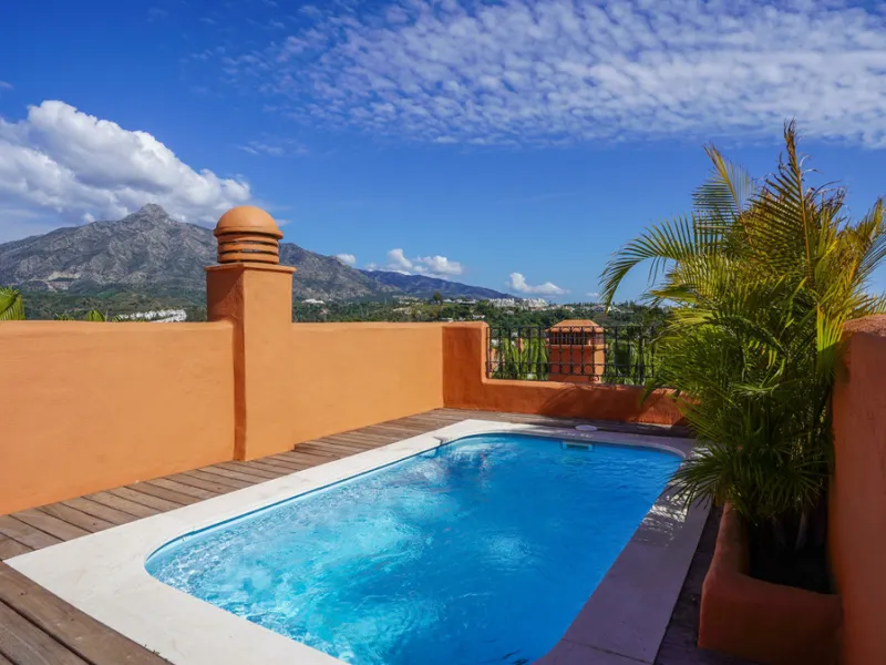 Apartment - Penthouse в продаже в Marbella, Málaga. В доме 3 спален и 3 ванных комнат. Площадь дома 385 м²