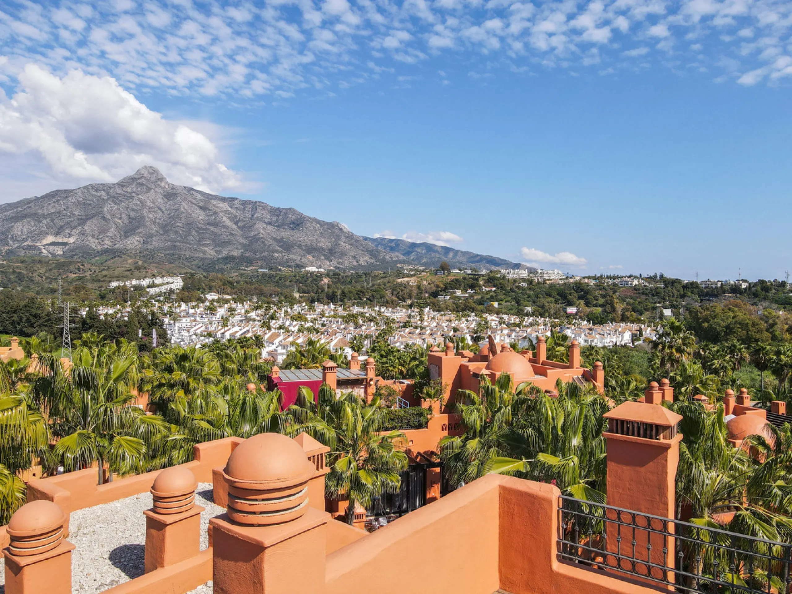 Apartment - Penthouse в продаже в Marbella, Málaga. В доме 3 спален и 3 ванных комнат. Площадь дома 385 м²