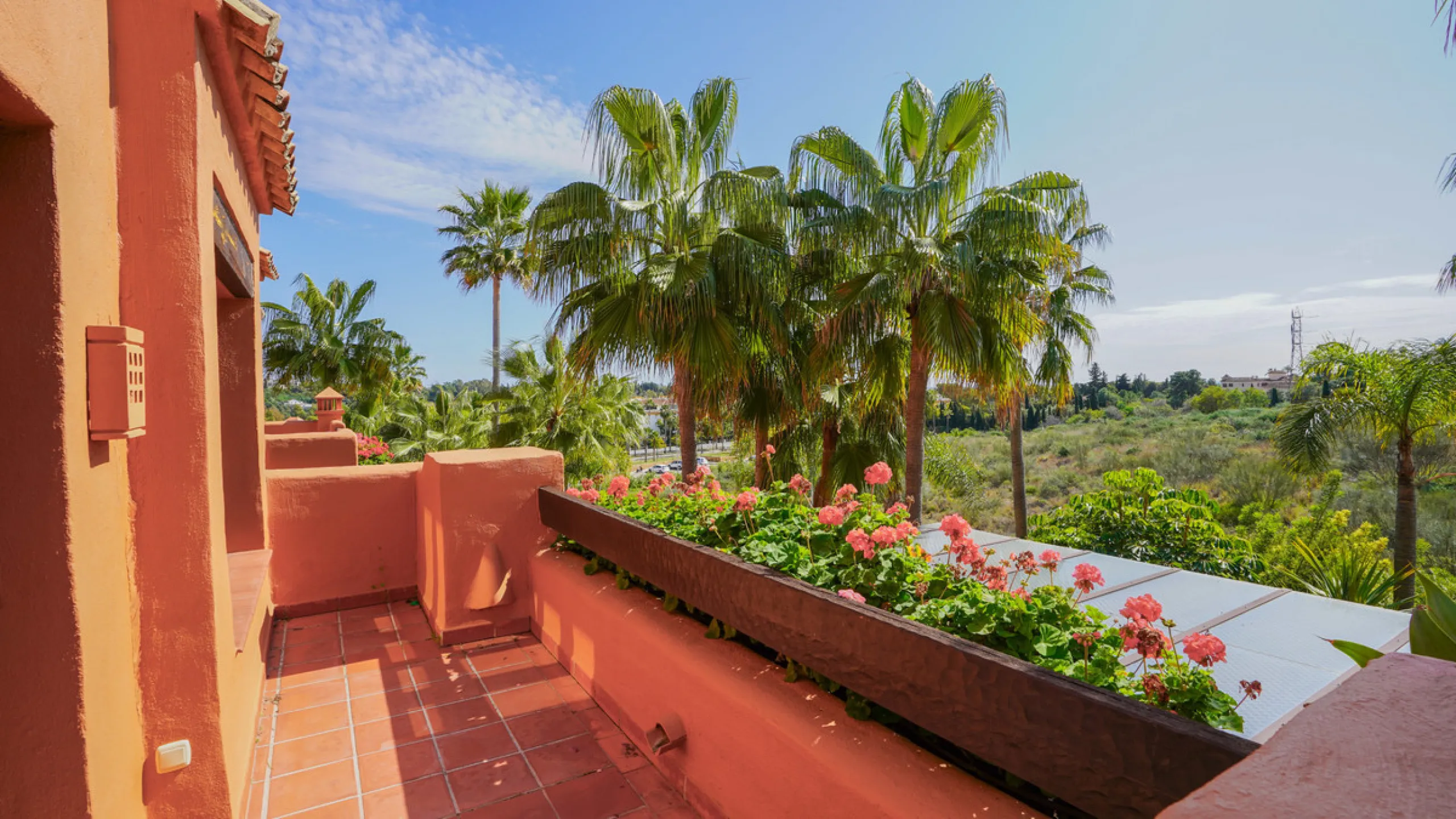 Apartment - Penthouse в продаже в Marbella, Málaga. В доме 3 спален и 3 ванных комнат. Площадь дома 385 м²