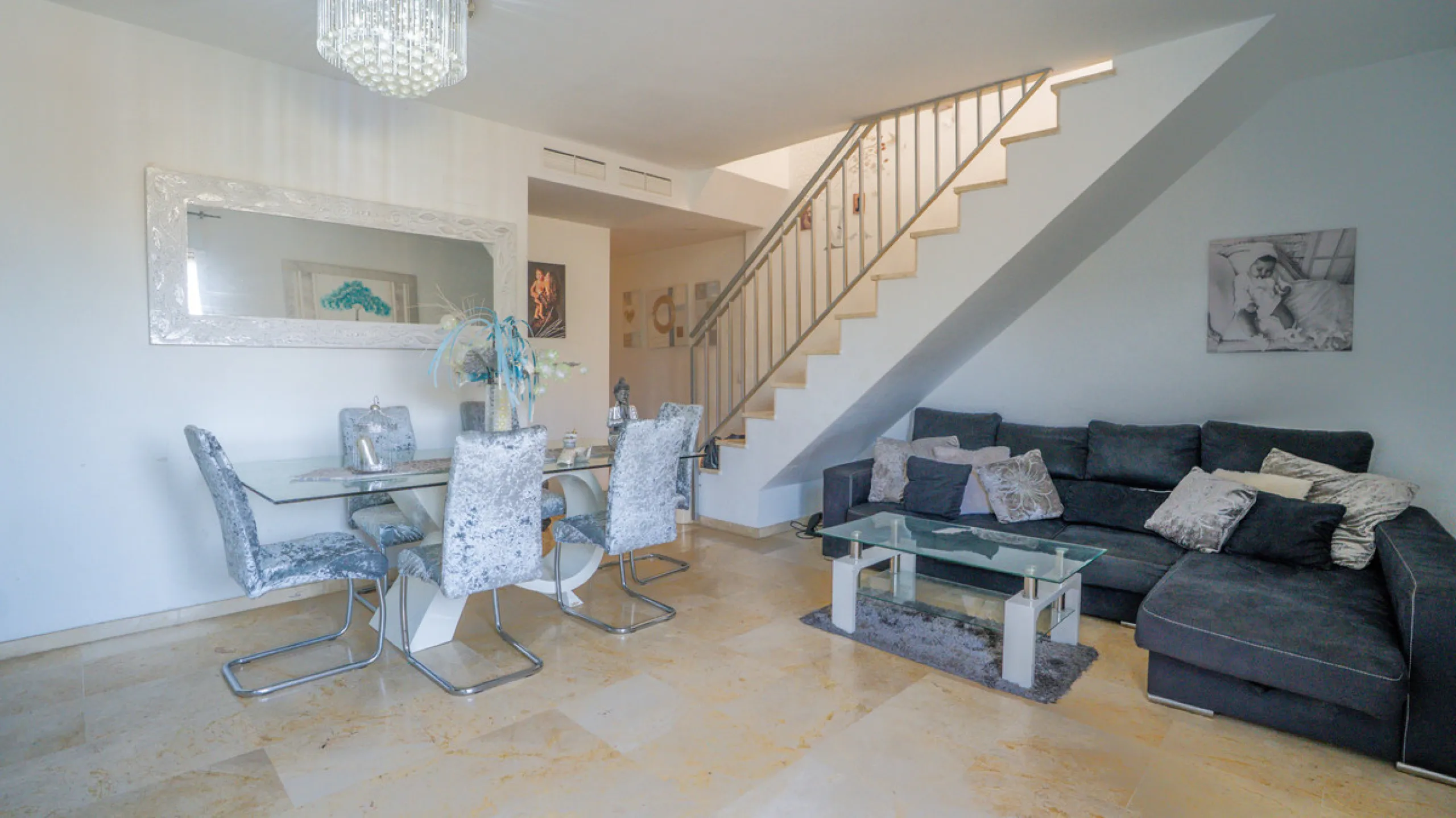 Apartment - Penthouse Duplex в продаже в Estepona, Málaga. В доме 3 спален и 2 ванных комнат. Площадь дома 116 м²