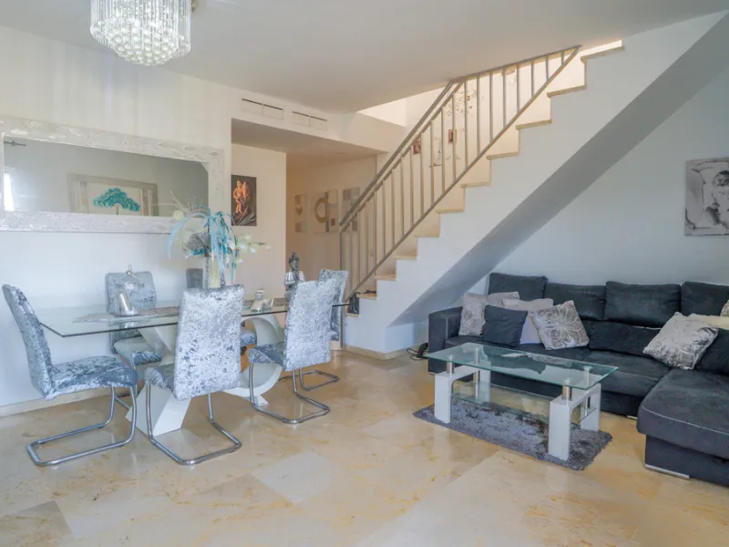 Apartment - Penthouse Duplex в продаже в Estepona, Málaga. В доме 3 спален и 2 ванных комнат. Площадь дома 116 м²