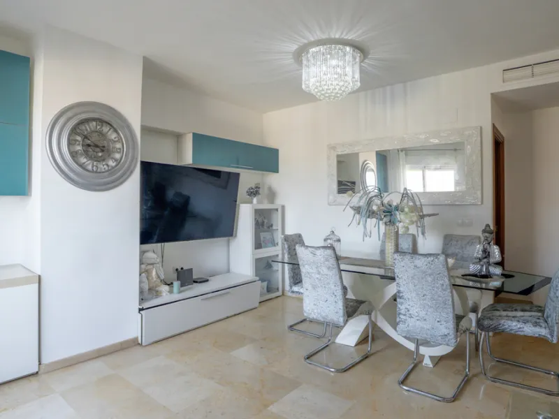 Apartment - Penthouse Duplex в продаже в Estepona, Málaga. В доме 3 спален и 2 ванных комнат. Площадь дома 116 м²