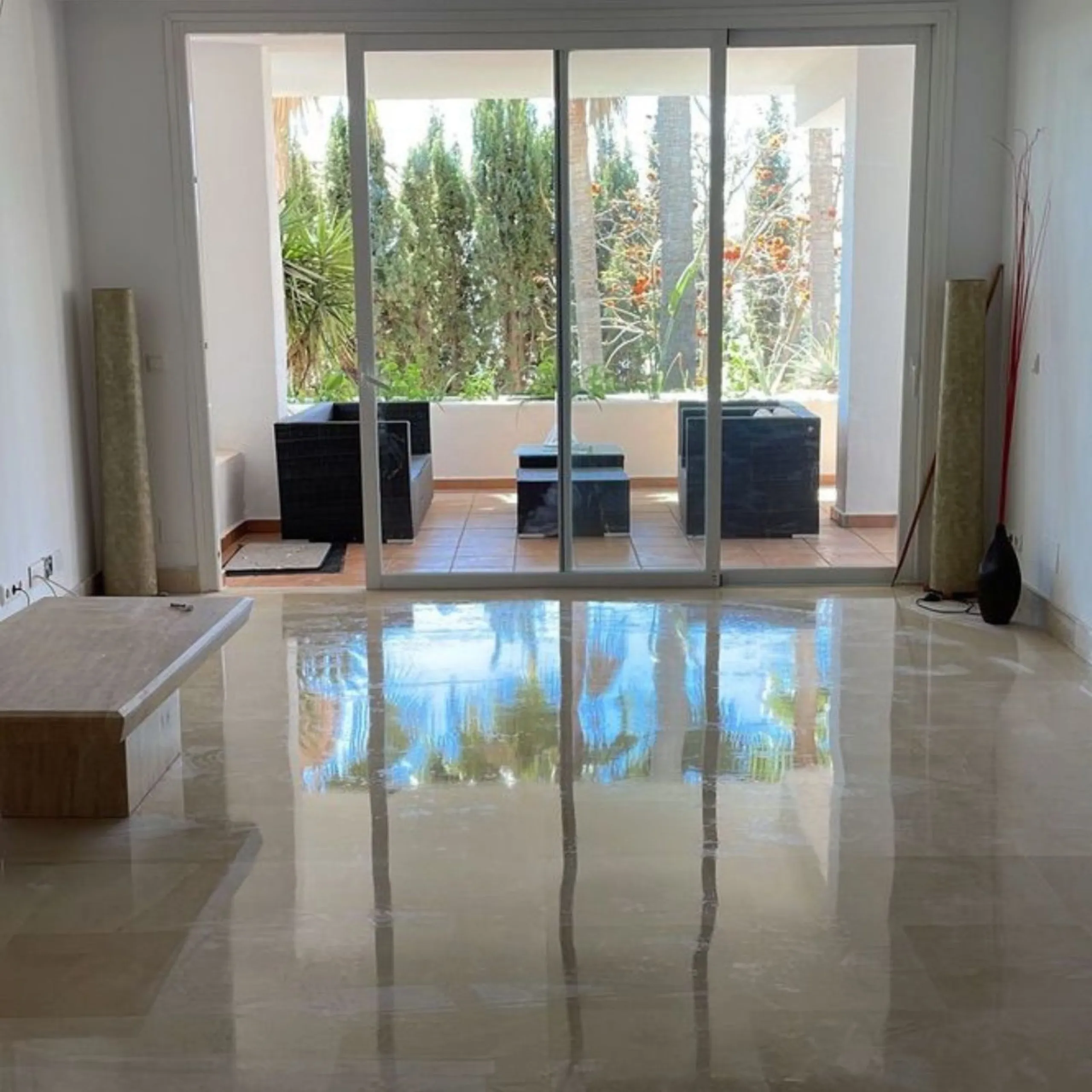 Apartment - Ground Floor Apartment в продаже в Marbella, Málaga. В доме 3 спален и 2 ванных комнат. Площадь дома 150 м²