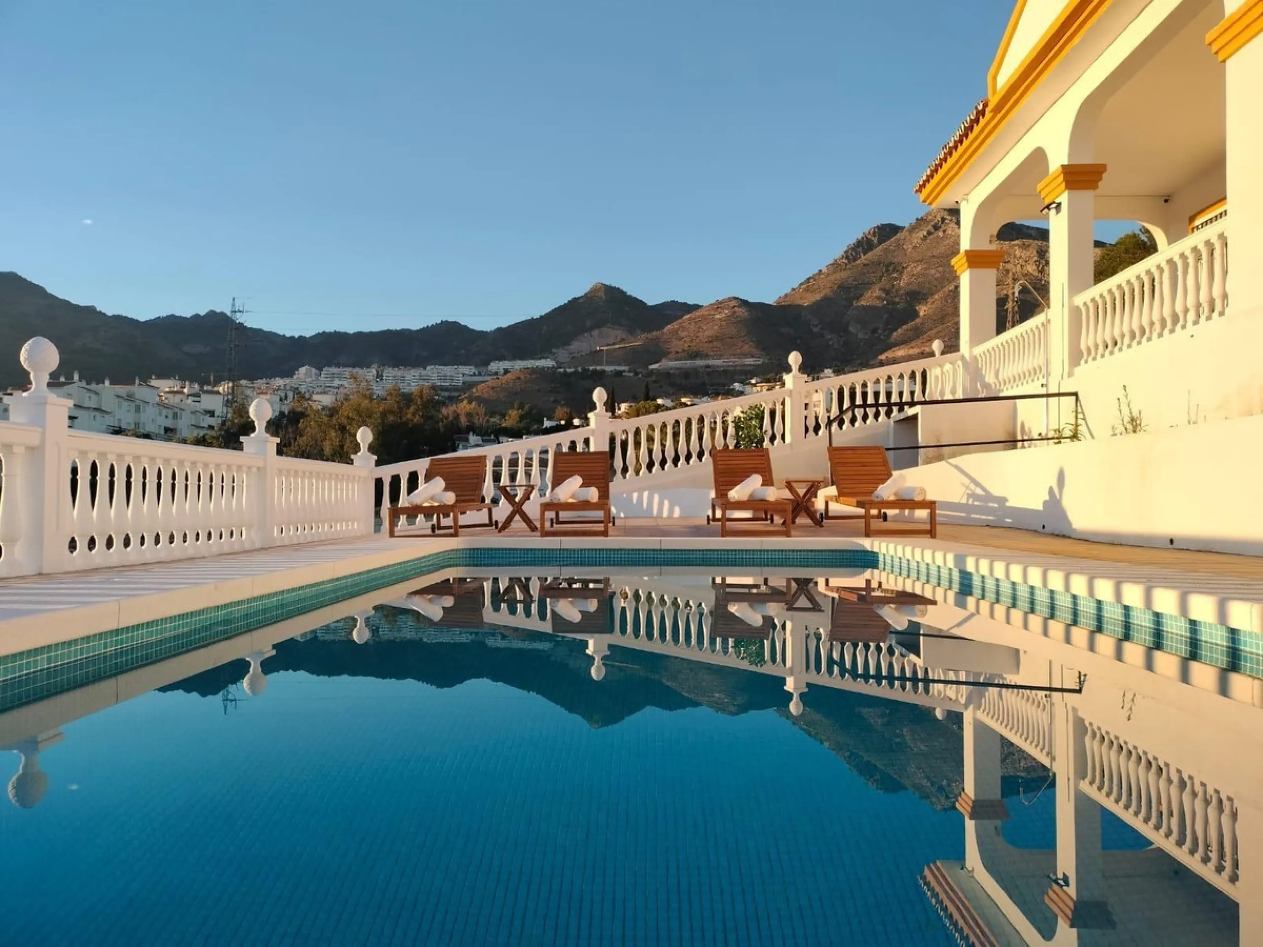 Property with Three Independent Dwellings in Arroyo de la Miel