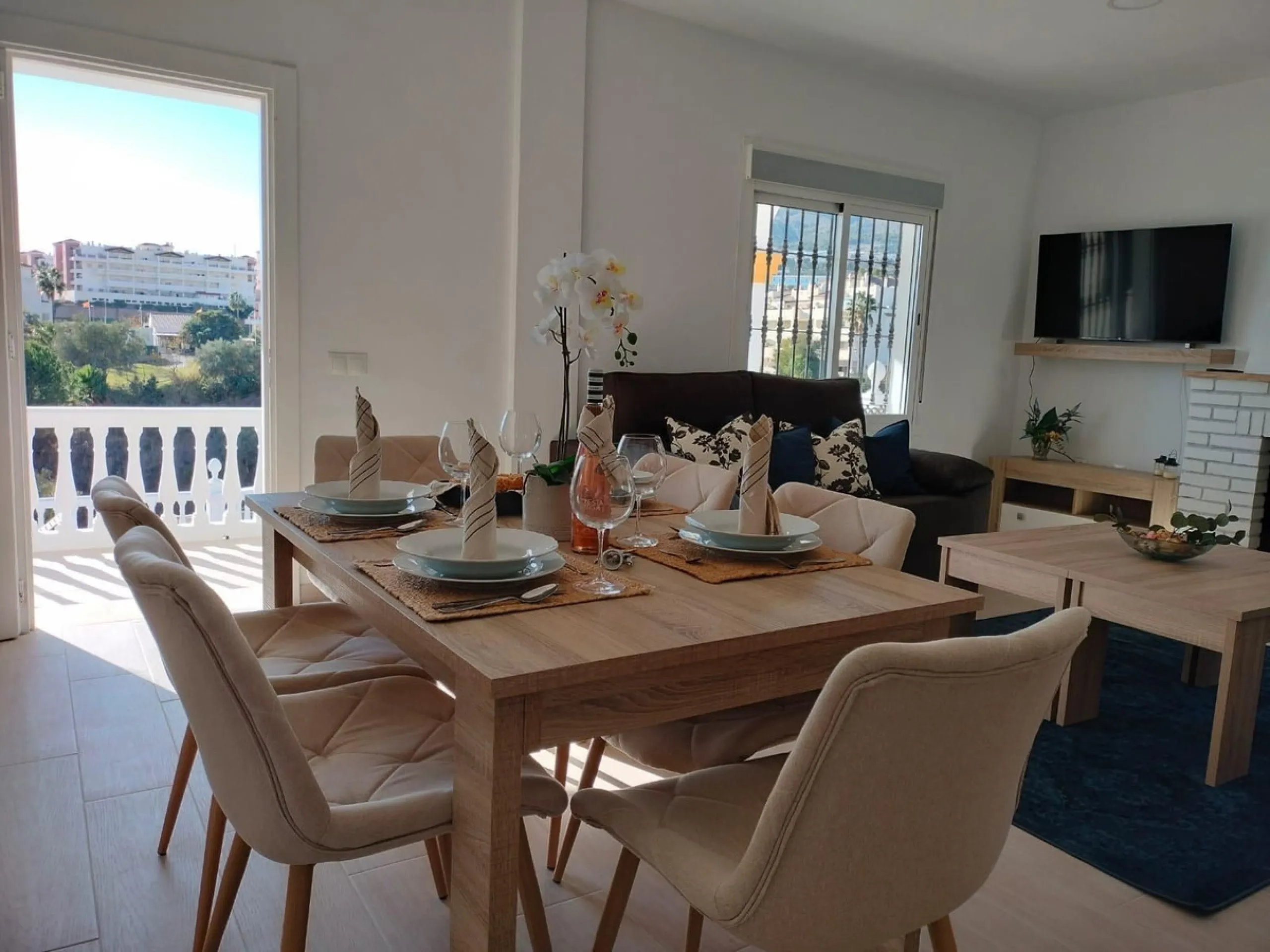 Property with Three Independent Dwellings in Arroyo de la Miel