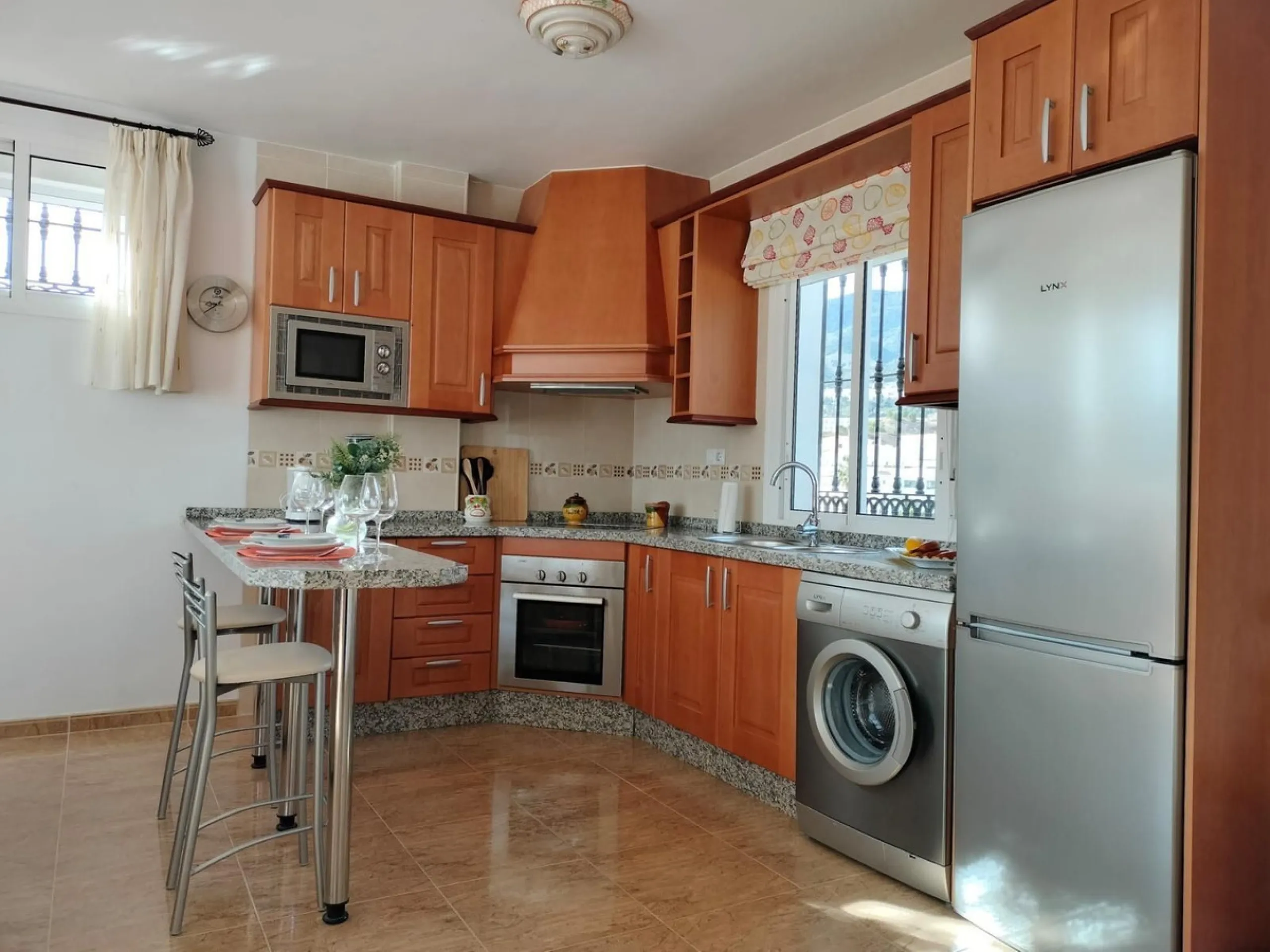 Property with Three Independent Dwellings in Arroyo de la Miel