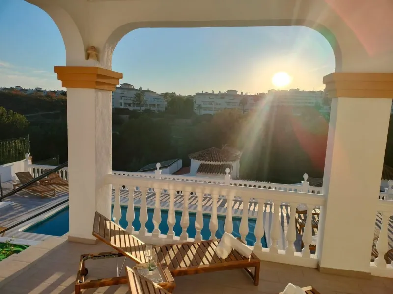 Property with Three Independent Dwellings in Arroyo de la Miel