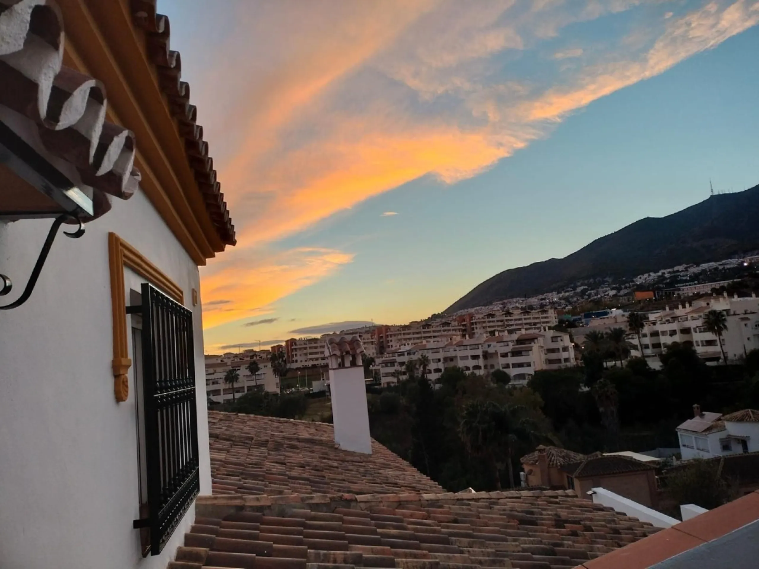 Property with Three Independent Dwellings in Arroyo de la Miel