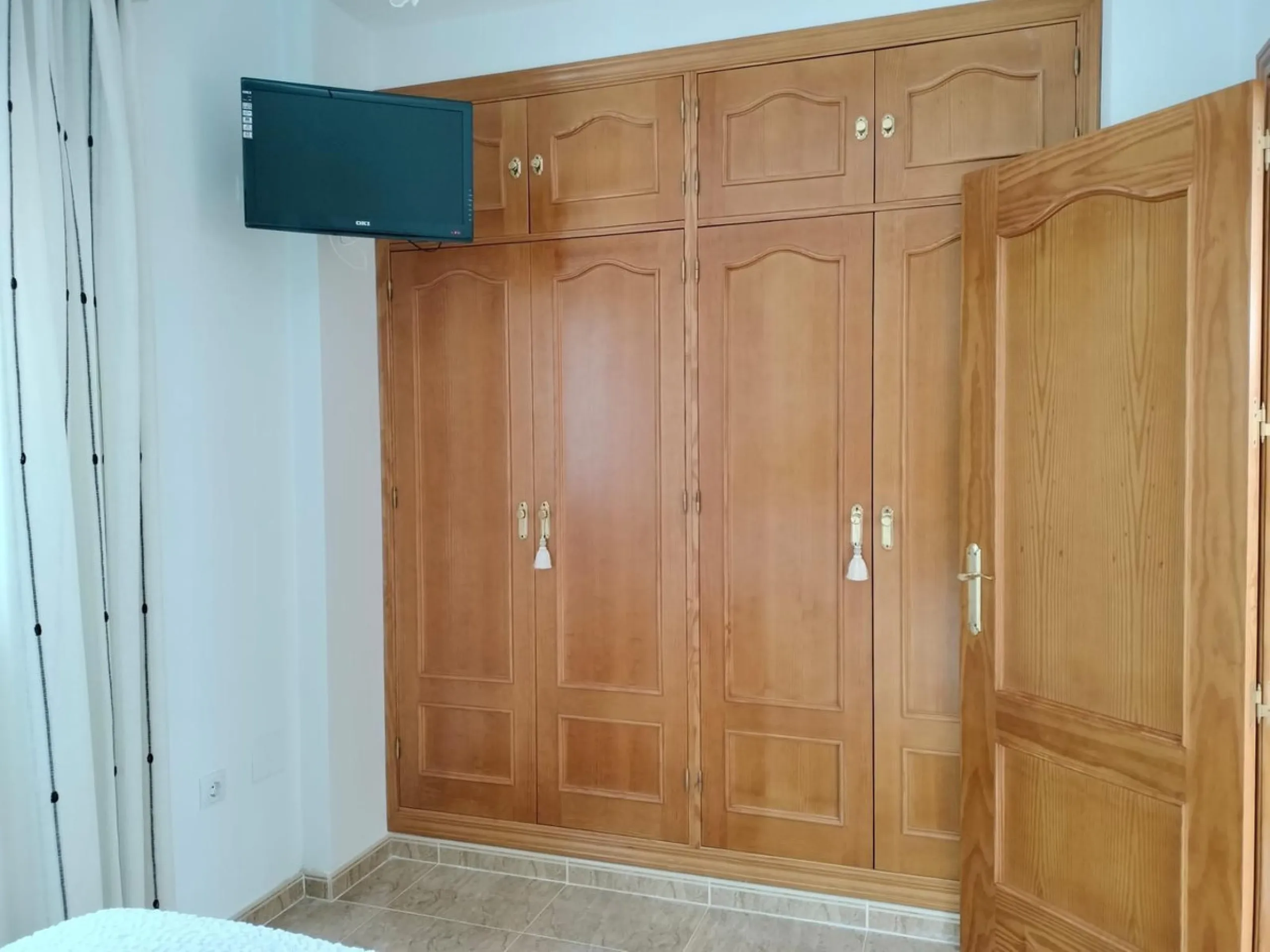 Property with Three Independent Dwellings in Arroyo de la Miel
