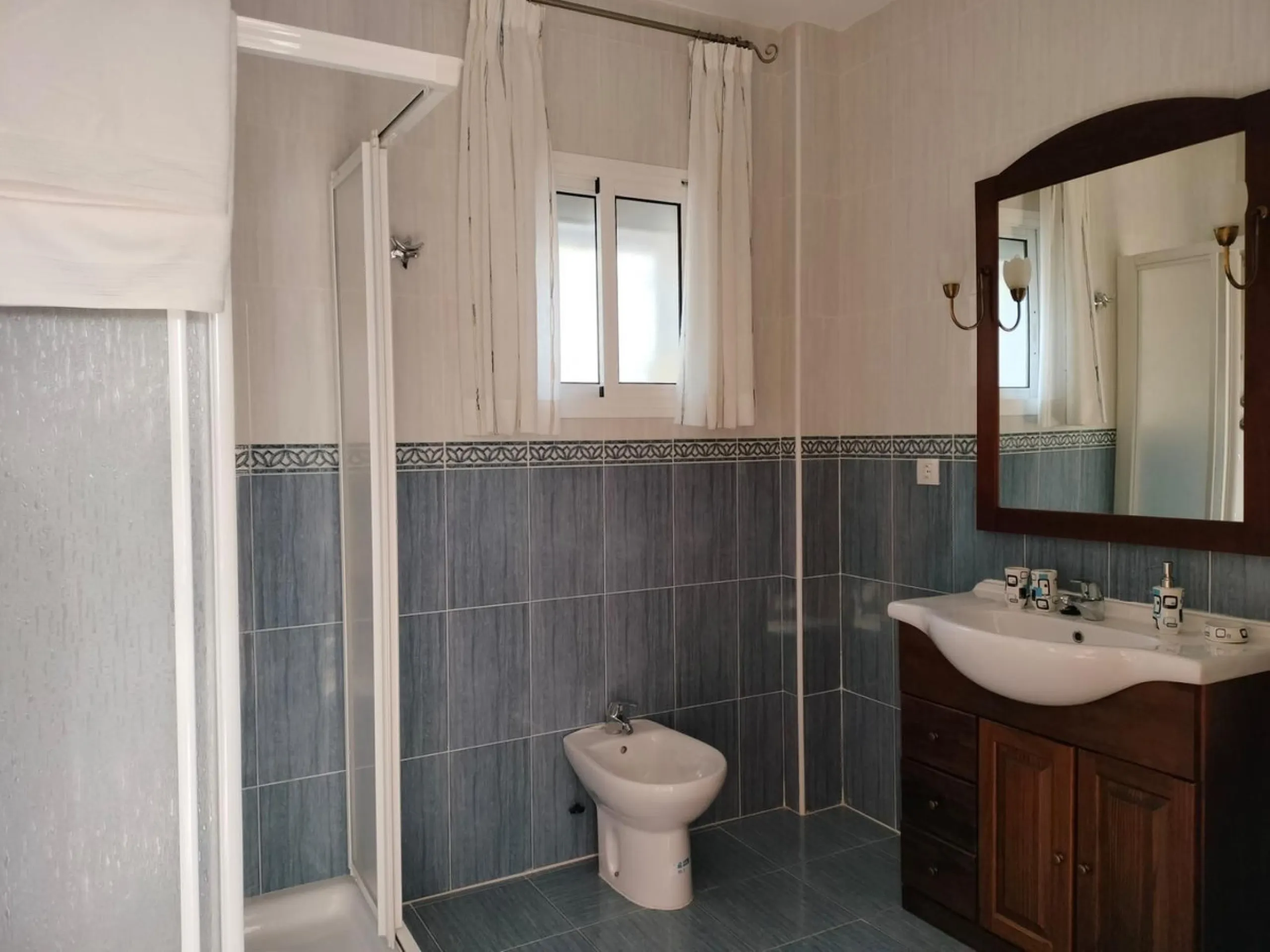 Property with Three Independent Dwellings in Arroyo de la Miel