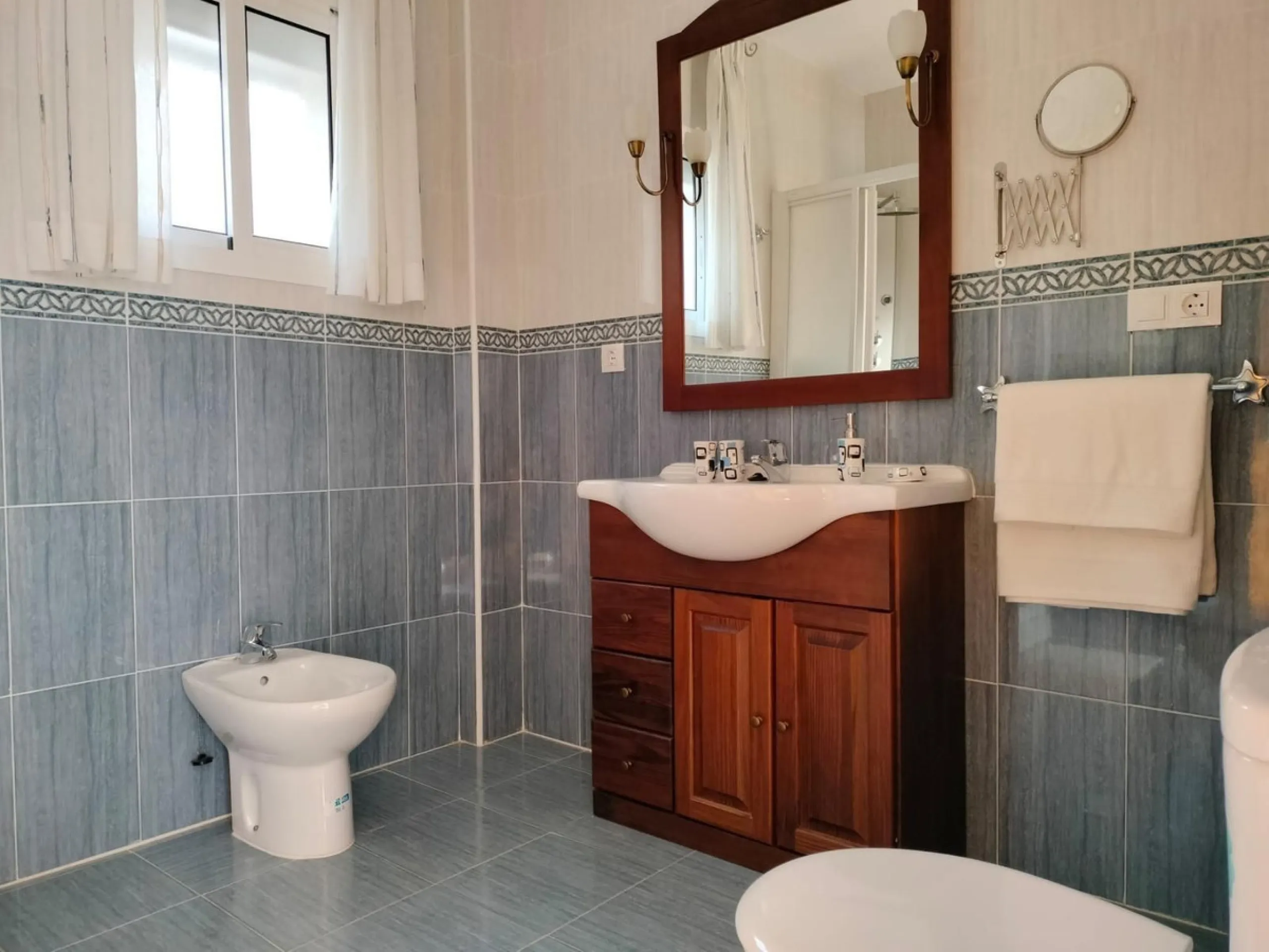 Property with Three Independent Dwellings in Arroyo de la Miel