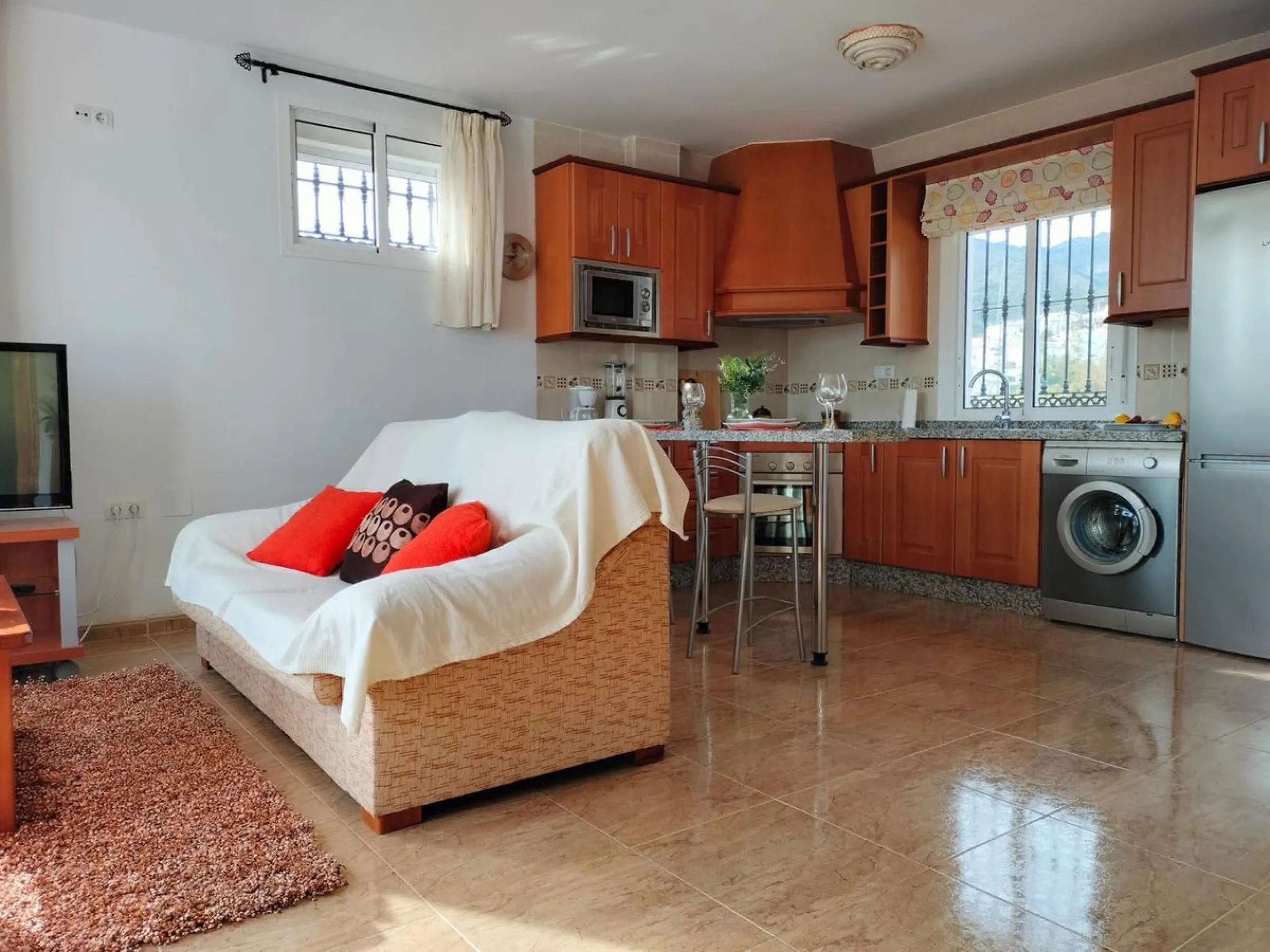Property with Three Independent Dwellings in Arroyo de la Miel