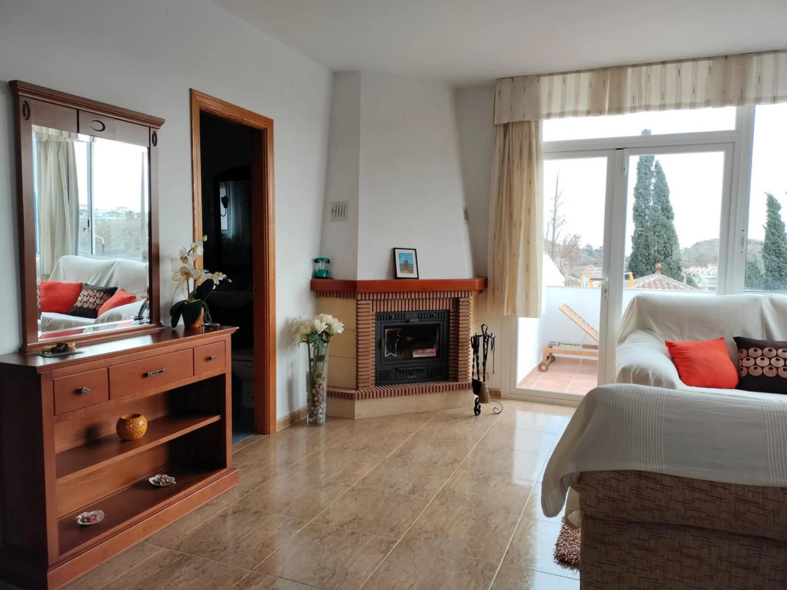 Property with Three Independent Dwellings in Arroyo de la Miel