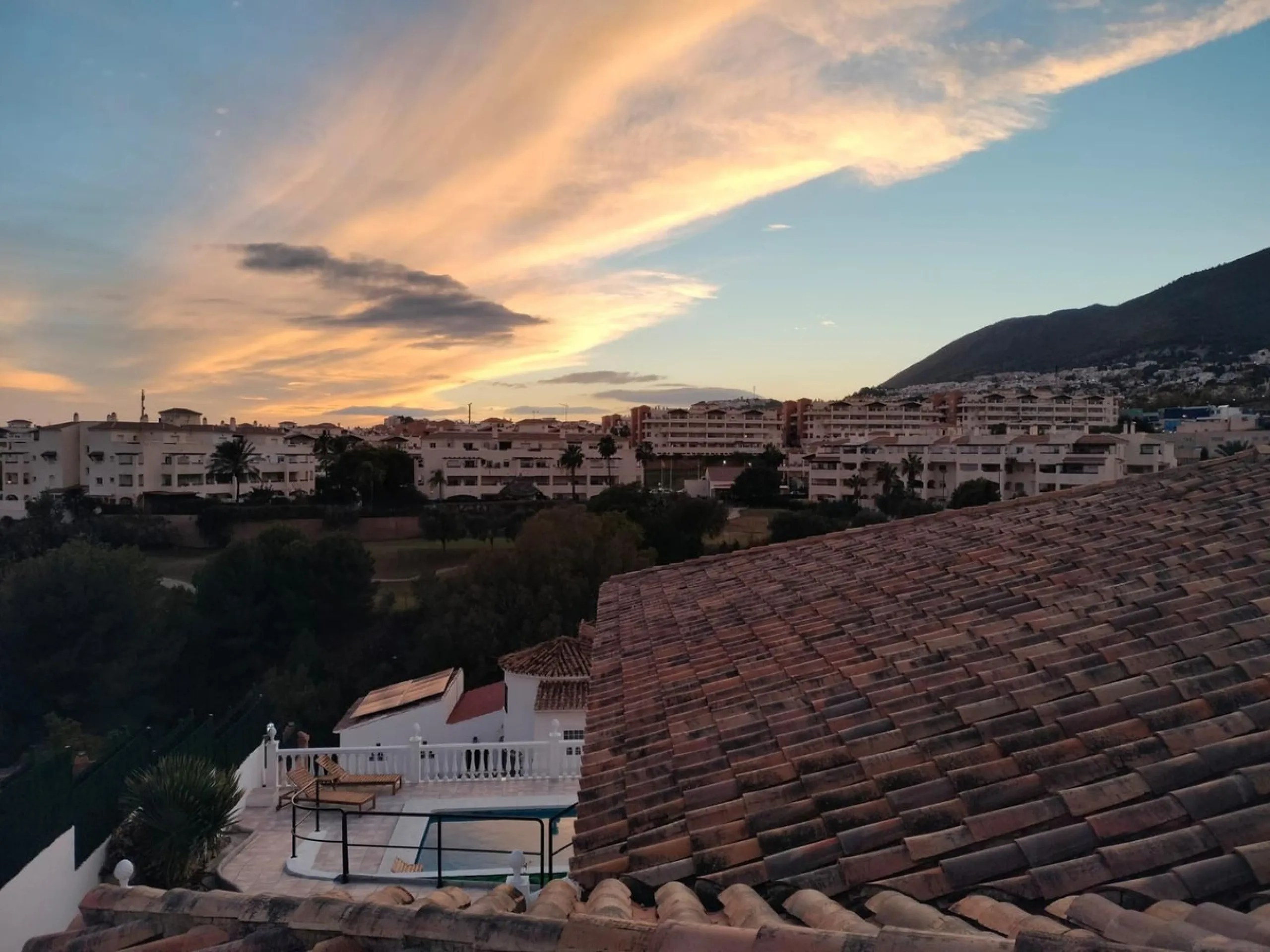 Property with Three Independent Dwellings in Arroyo de la Miel