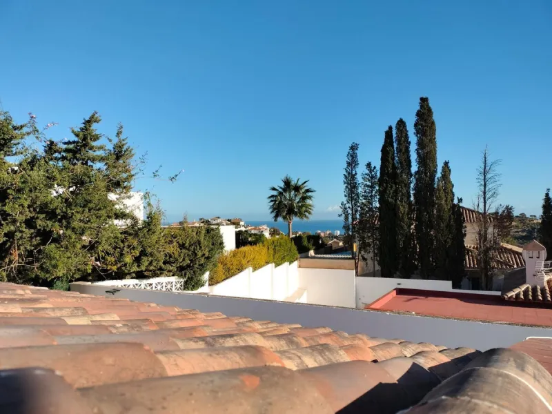 Property with Three Independent Dwellings in Arroyo de la Miel