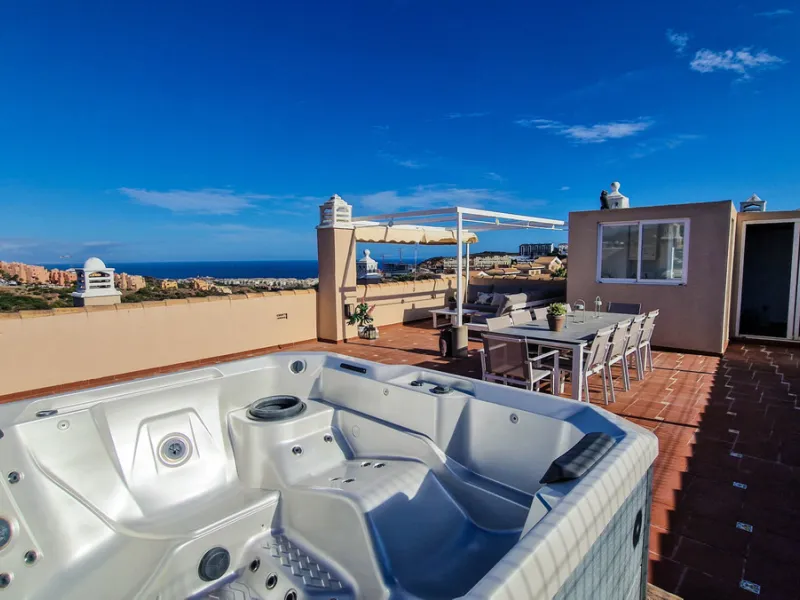 Apartment - Penthouse в продаже в Manilva, Málaga. В доме 3 спален и 2 ванных комнат. Площадь дома 154 м²