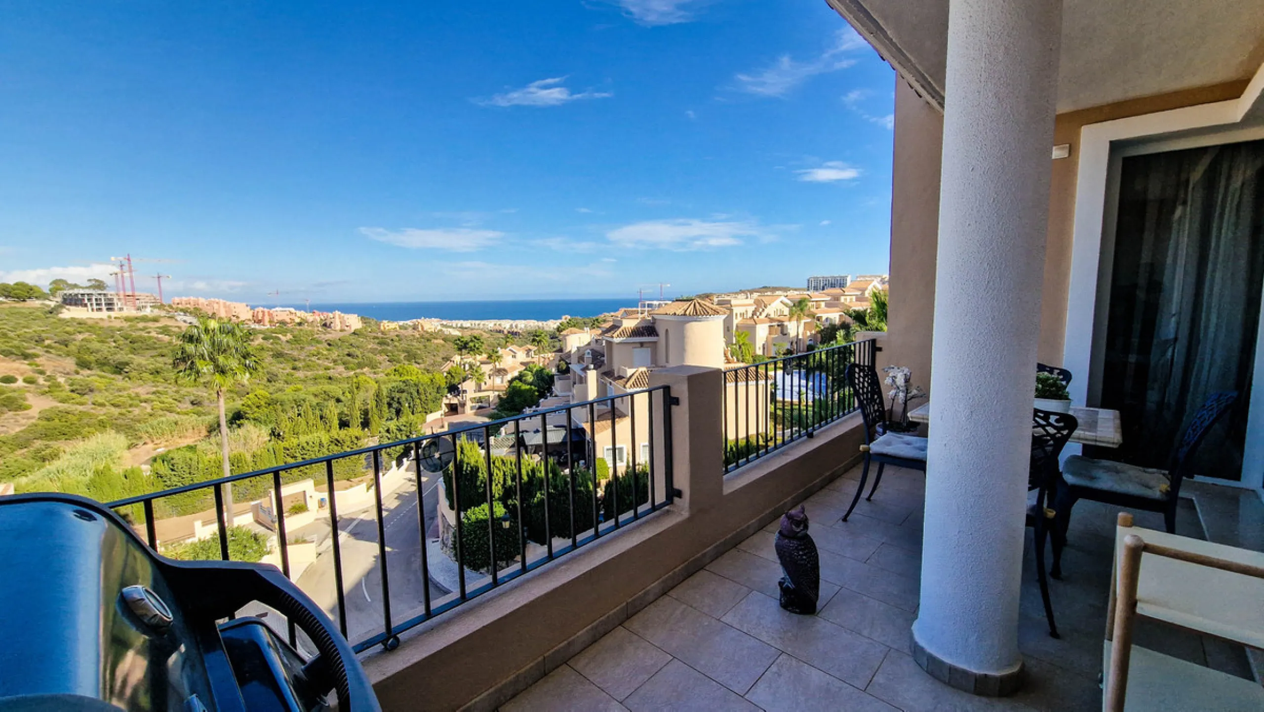 Apartment - Penthouse в продаже в Manilva, Málaga. В доме 3 спален и 2 ванных комнат. Площадь дома 154 м²