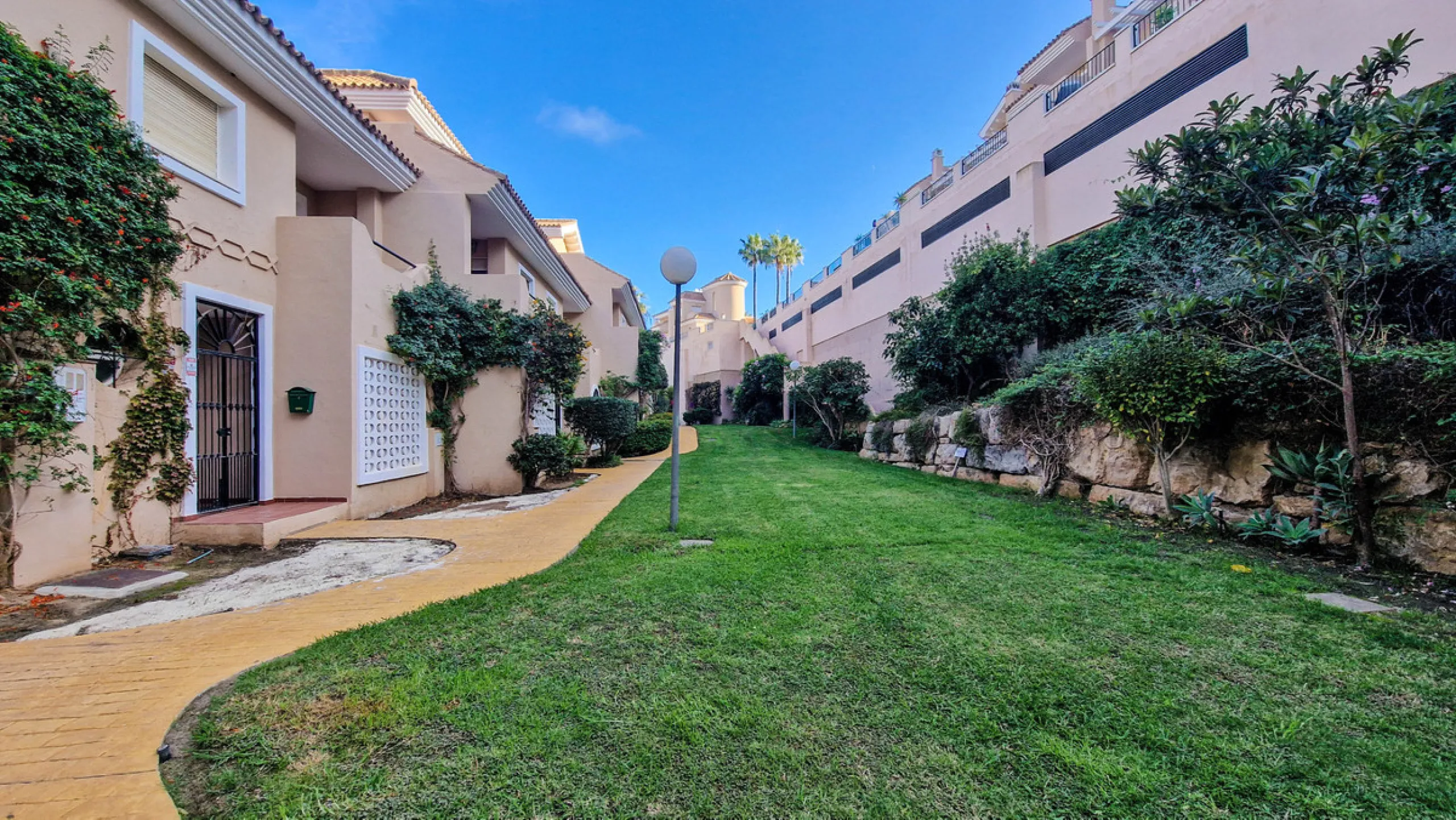 Apartment - Penthouse в продаже в Manilva, Málaga. В доме 3 спален и 2 ванных комнат. Площадь дома 154 м²
