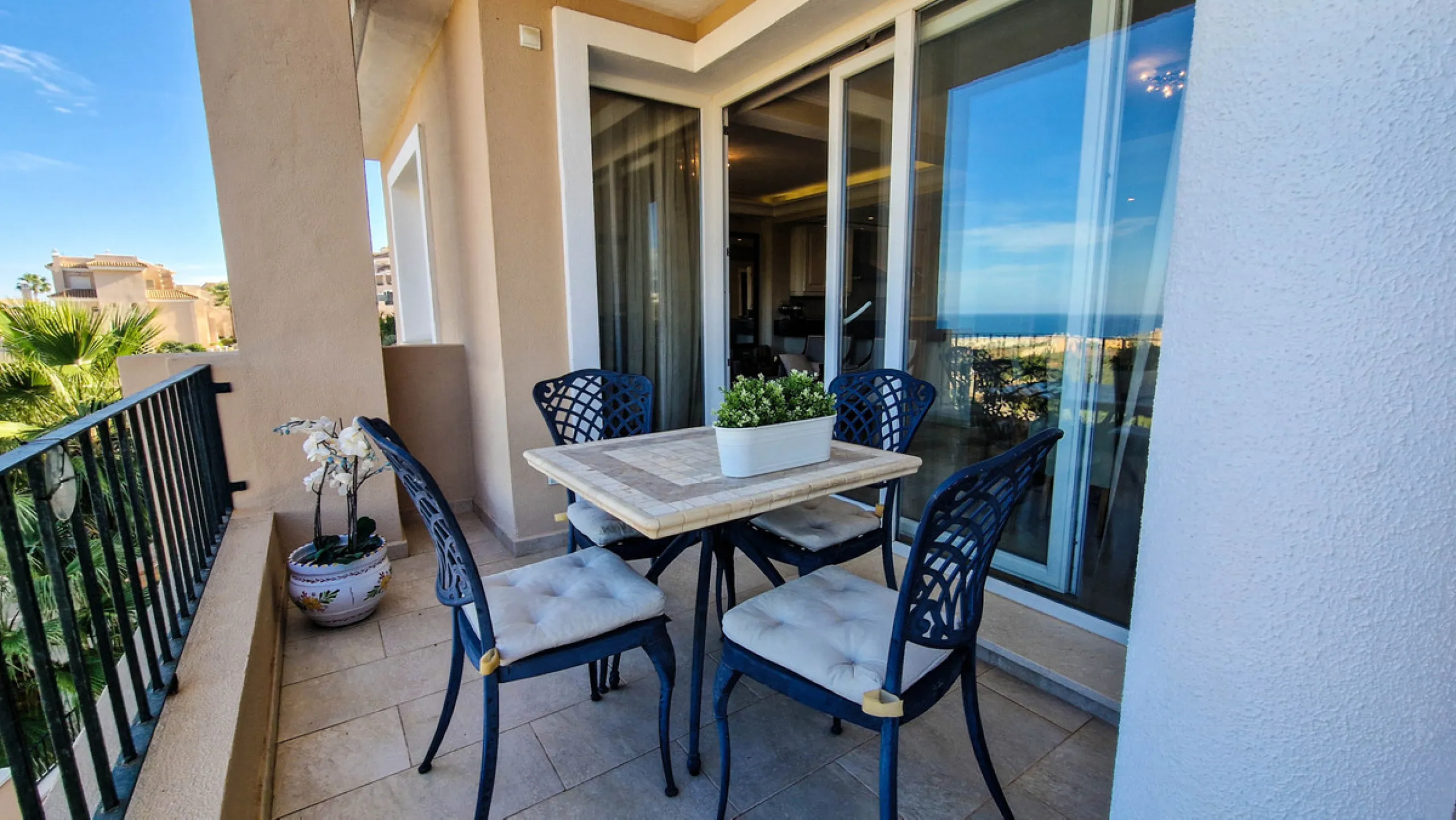 Apartment - Penthouse в продаже в Manilva, Málaga. В доме 3 спален и 2 ванных комнат. Площадь дома 154 м²